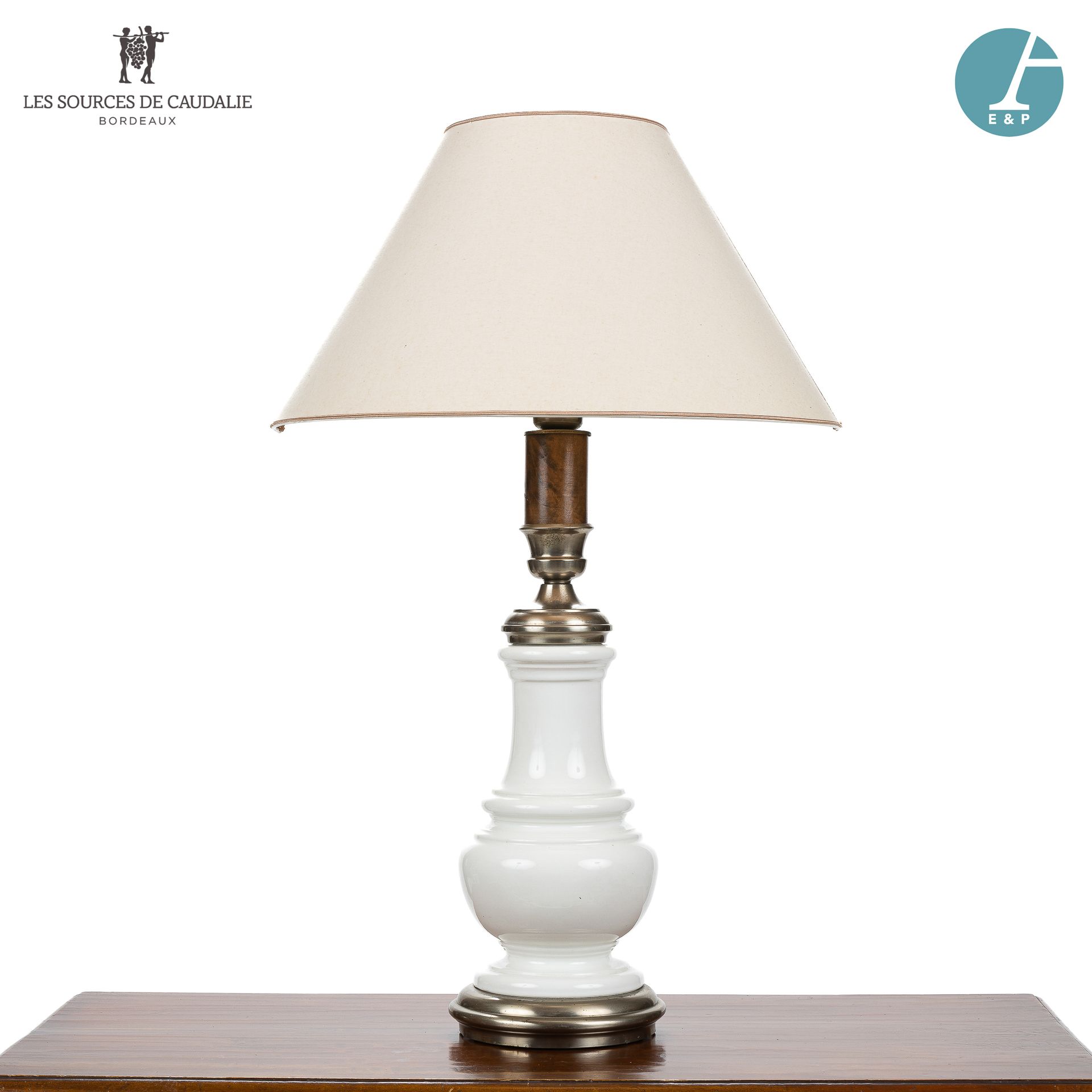 Null From the room n°16 "Les Navigateurs

White ceramic baluster lamp, mounted i&hellip;