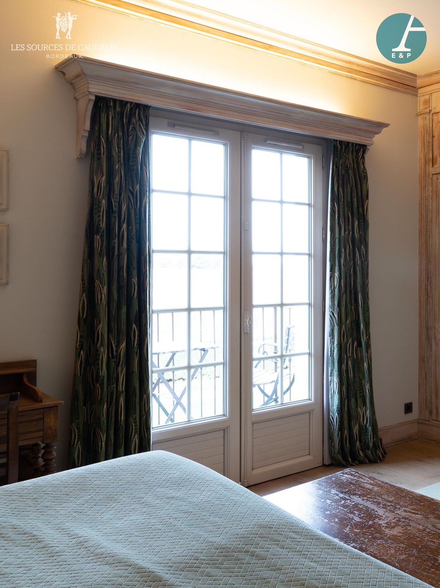 Null 来自12号房间的 "Le Chêne Liège"。

拍品包括一副窗帘，有遮光衬里。

高：250厘米 - 宽：100厘米（2）。