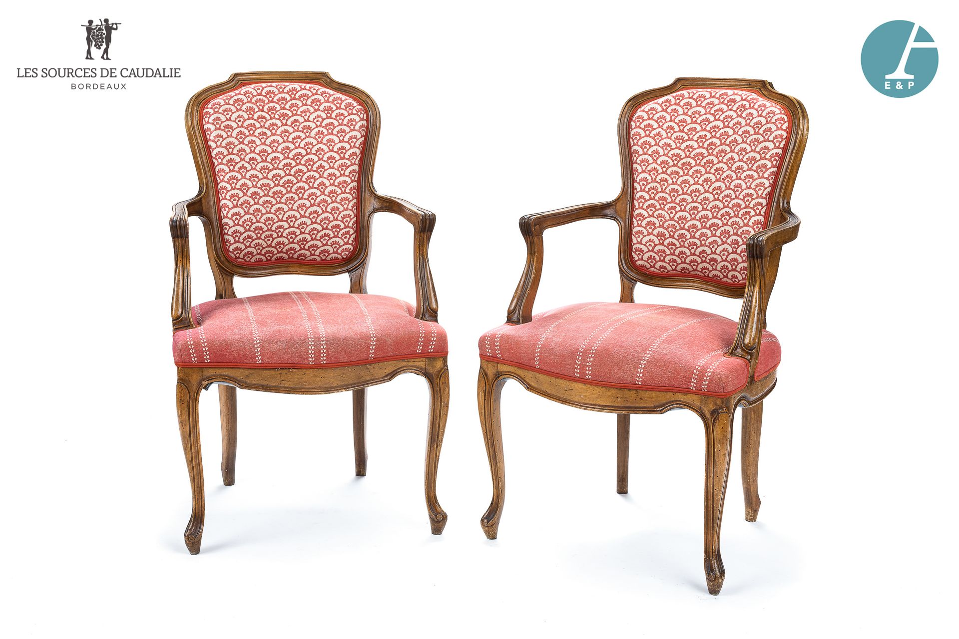 Null 从10号房间 "Les Acabailles "开始

一对卡布利奥扶手椅，采用天然模制和雕刻的木头，室内装饰为老玫瑰和白色织物。路易十五风格。

高&hellip;