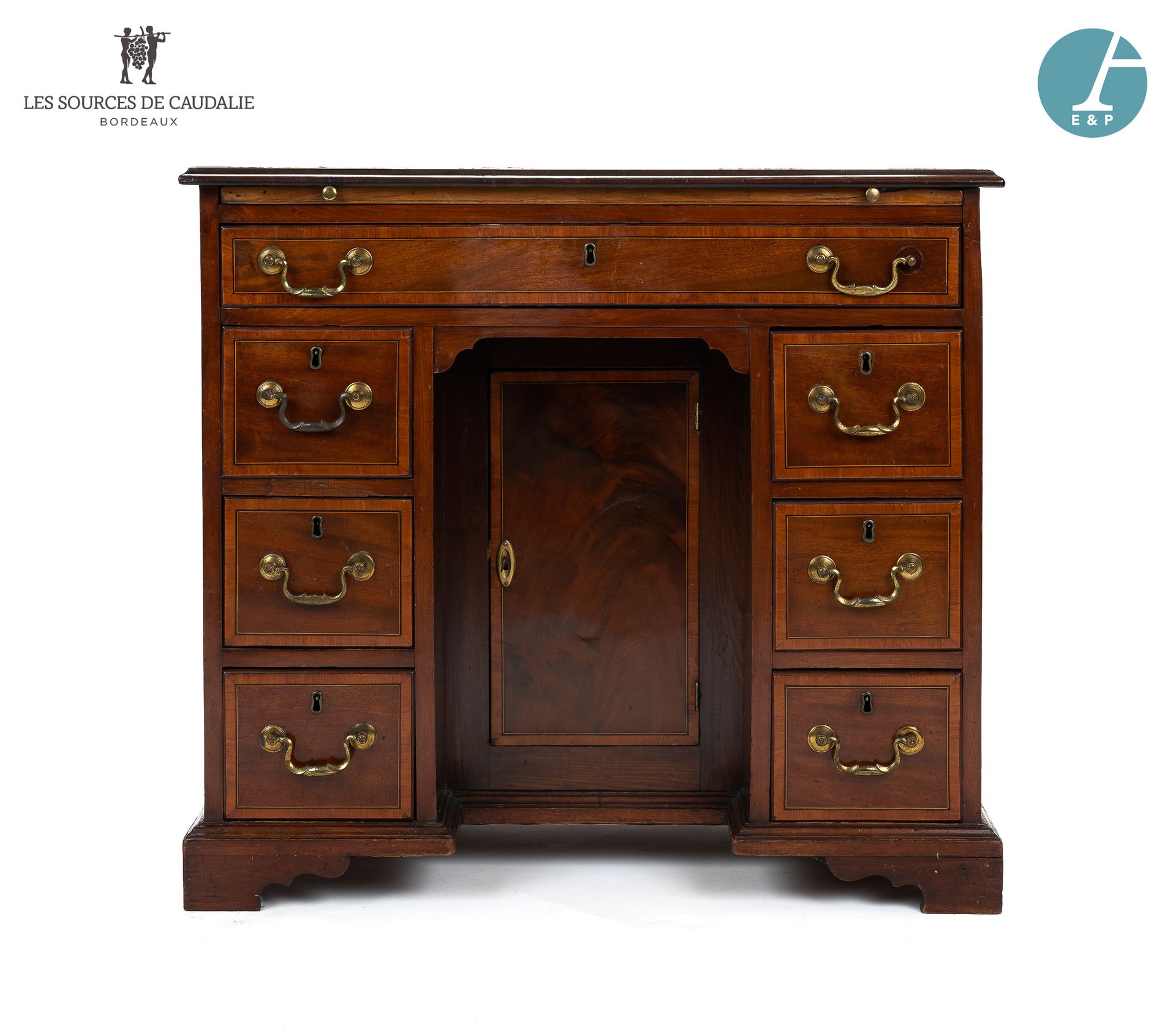 Null From the room n°16 "Les Navigateurs

Small minister's desk in mahogany stai&hellip;
