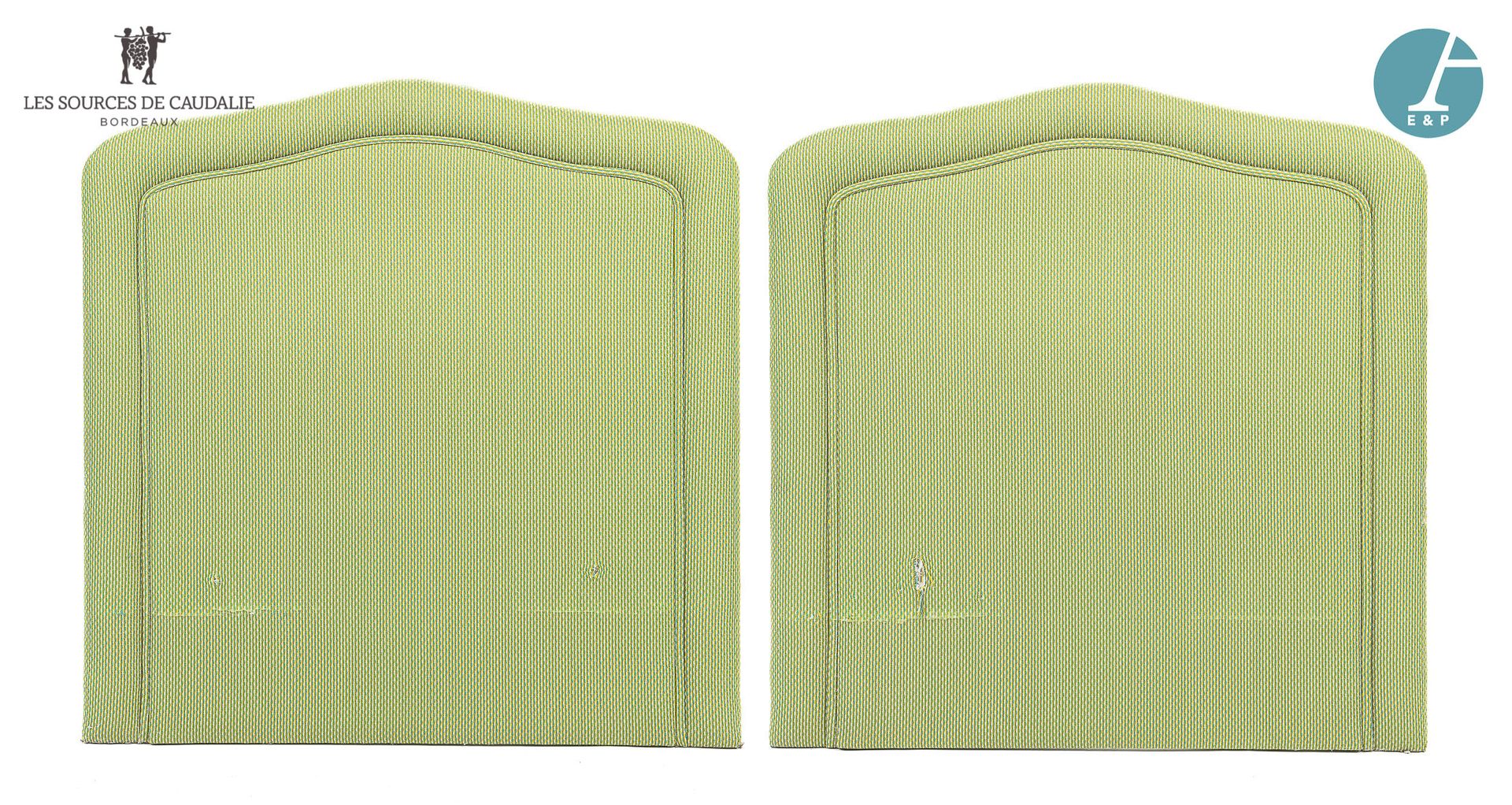 Null 从12号房间 "Le Chêne Liège "出发

一对青绿色布料的床头板

高：102.5厘米 - 宽：102.5厘米（每个床头板）。