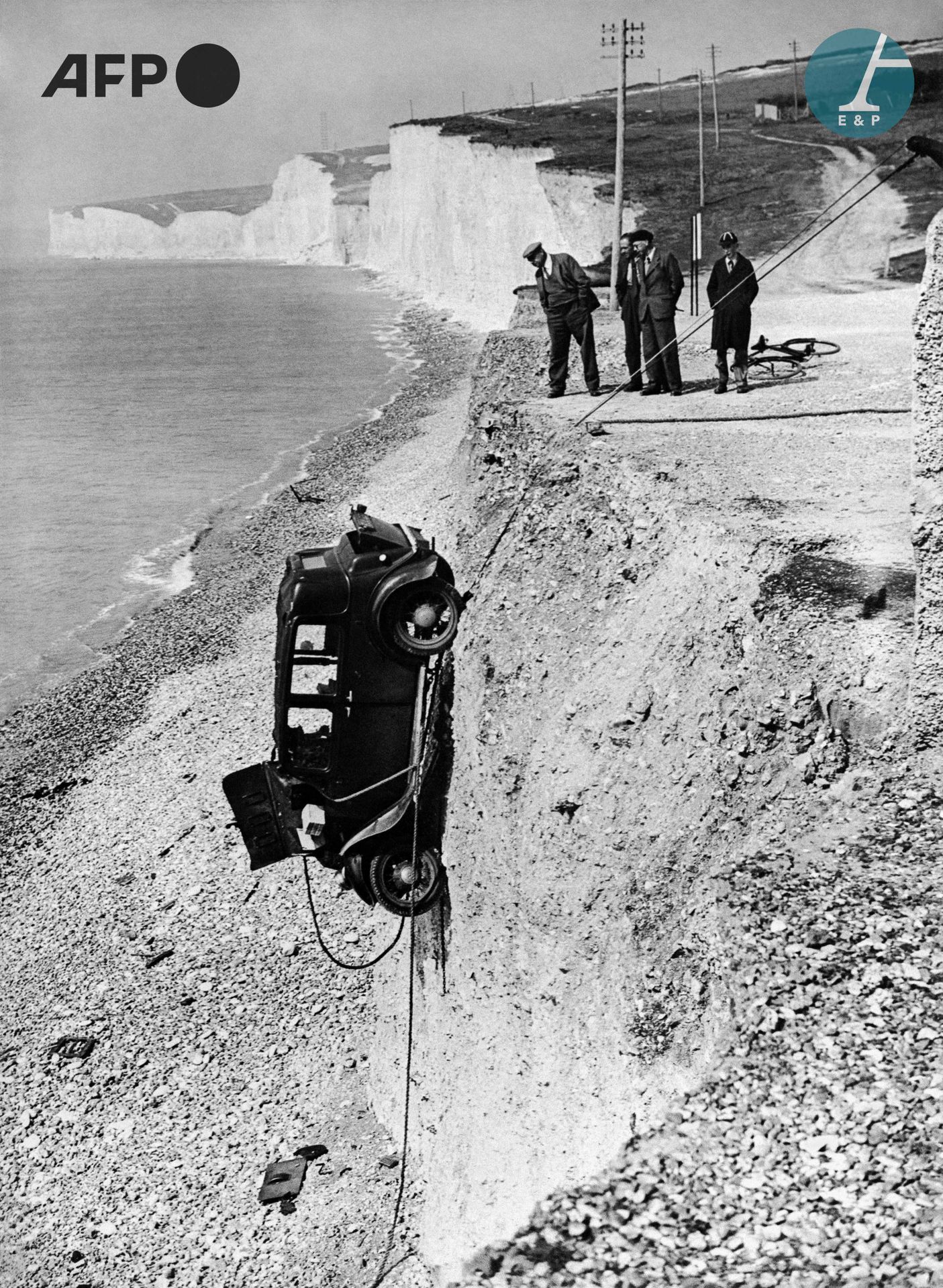 Null AFP

Men watching a vehicle fall from a cliff on the Normandy coast, 1930s.&hellip;