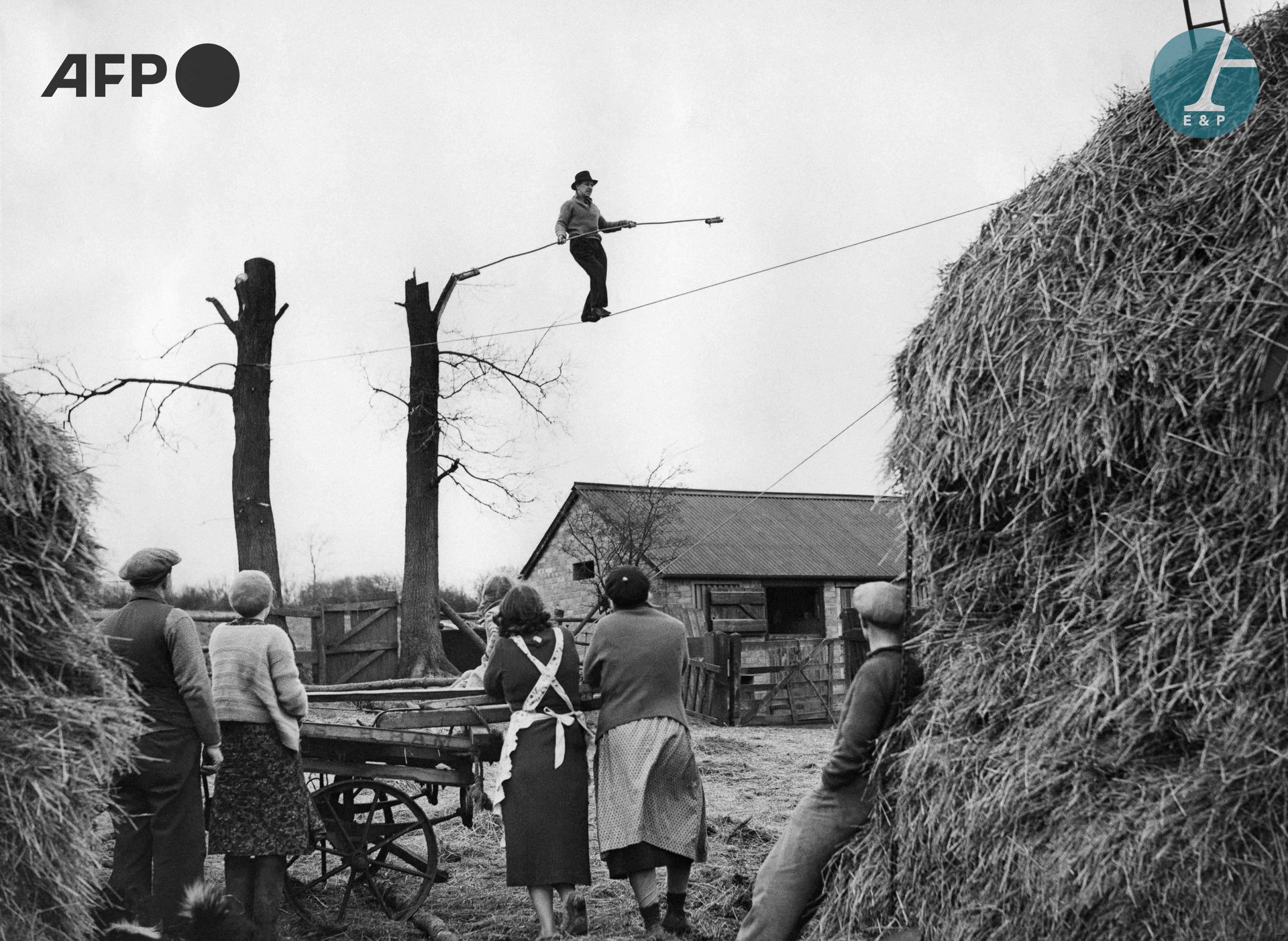 Null AFP

Akrobat bei einer Aufführung auf einem Bauernhof, 1930er Jahre.

Akrob&hellip;