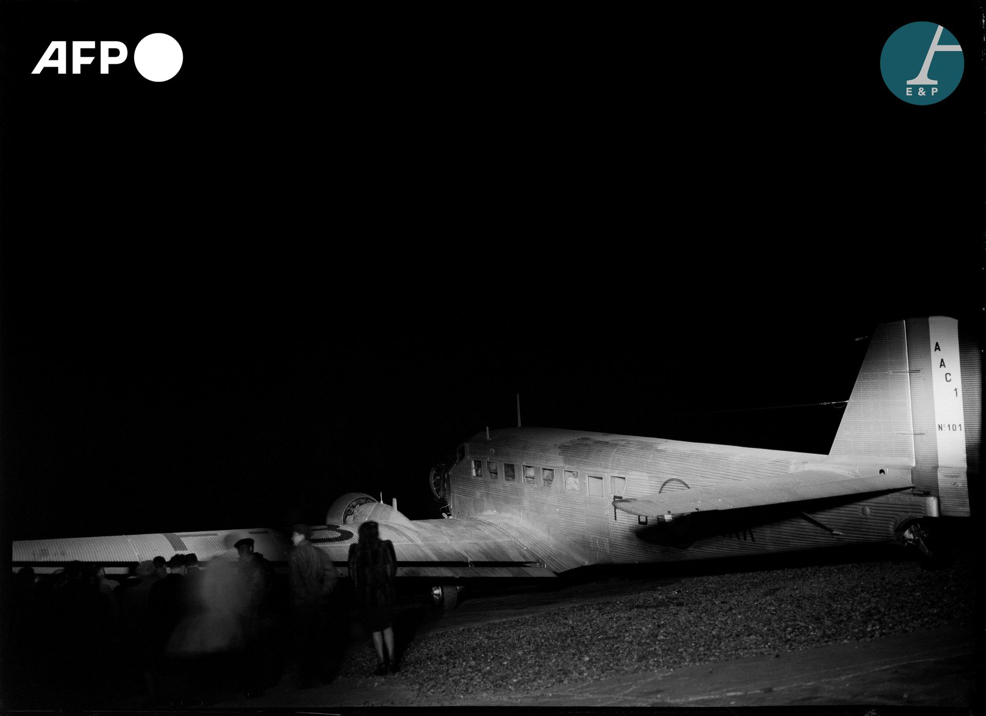 Null 
AFP

乘坐容克52飞机在巴黎-波尔多-图卢兹-波城航线上首次提供夜间邮政服务。1945年10月26日，勒布尔热机场。
一架容克52飞机在巴黎-波&hellip;