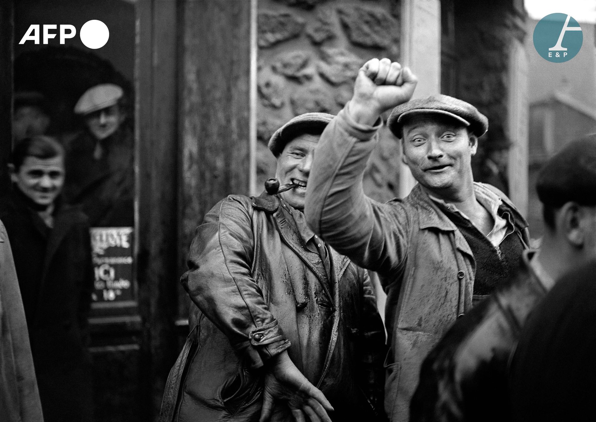 Null AFP

Ouvrier levant le poing durant les grandes grèves. Paris, avril-mai 19&hellip;