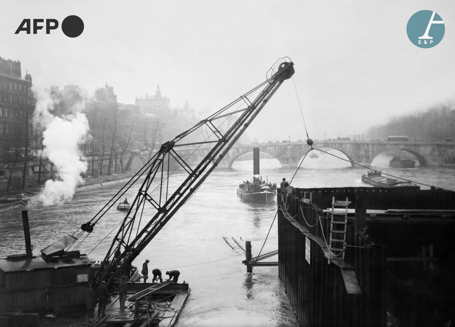 Null AFP

Construction of the Carrousel bridge. Paris, 1936.

Construction of th&hellip;