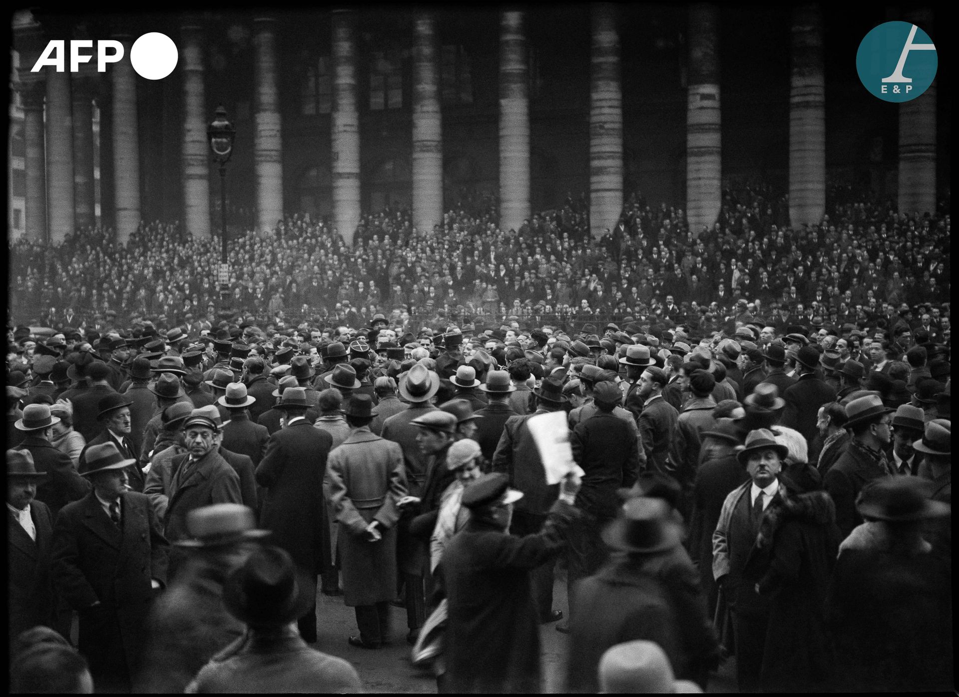 Null AFP

斯塔维斯基丑闻发生后反对总理爱德华-达拉第的示威活动。1934年2月6日，巴黎。

斯塔维斯基丑闻后反对爱德华-达拉第的示威活动。1934年&hellip;