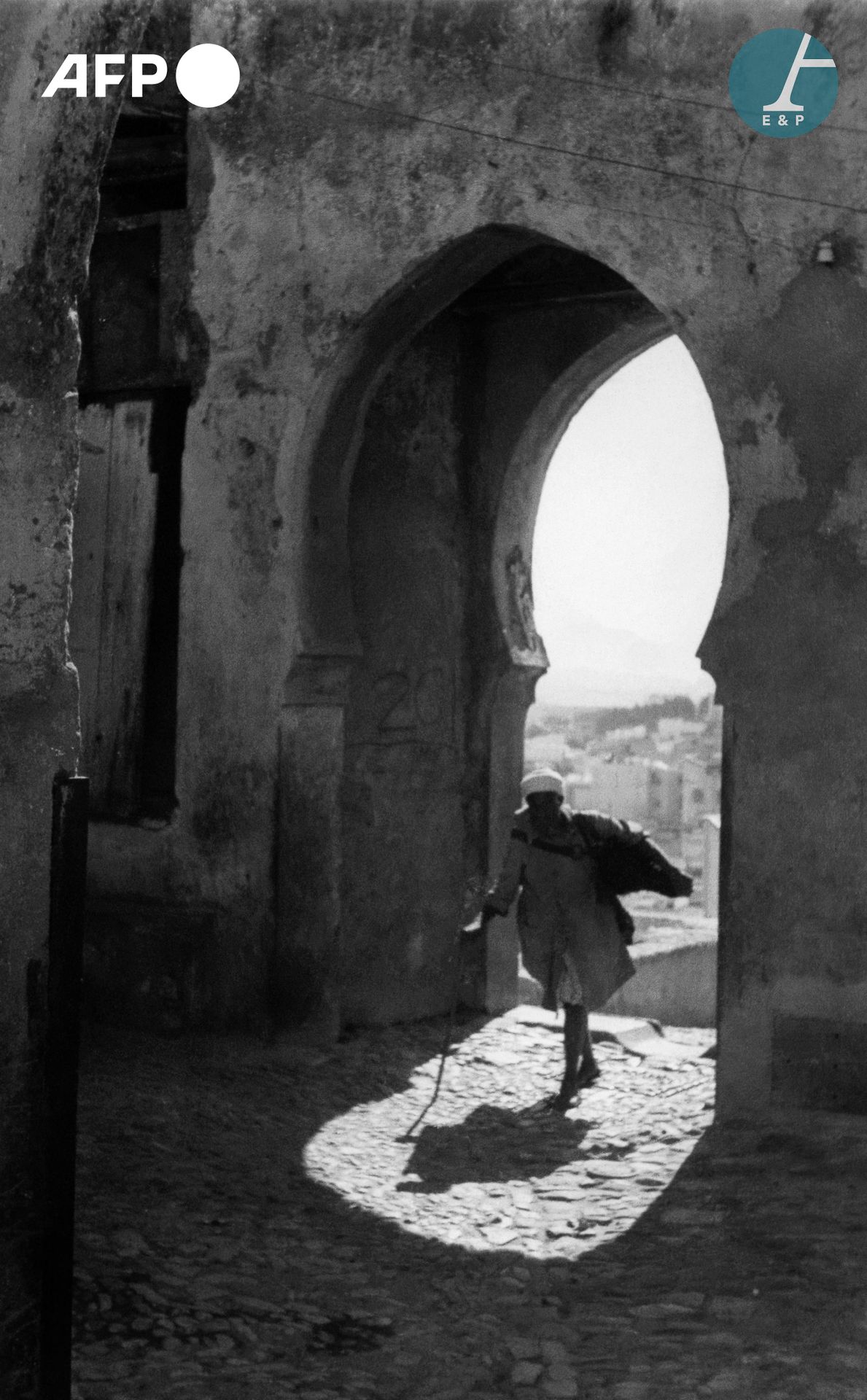 Null AFP

丹吉尔的街道。摩洛哥，1935年。

丹吉尔的街道。摩洛哥，1935年。

巴里塔纸上的银色印刷品，来自数字文件（黑白兰姆达印刷）。右下角有&hellip;
