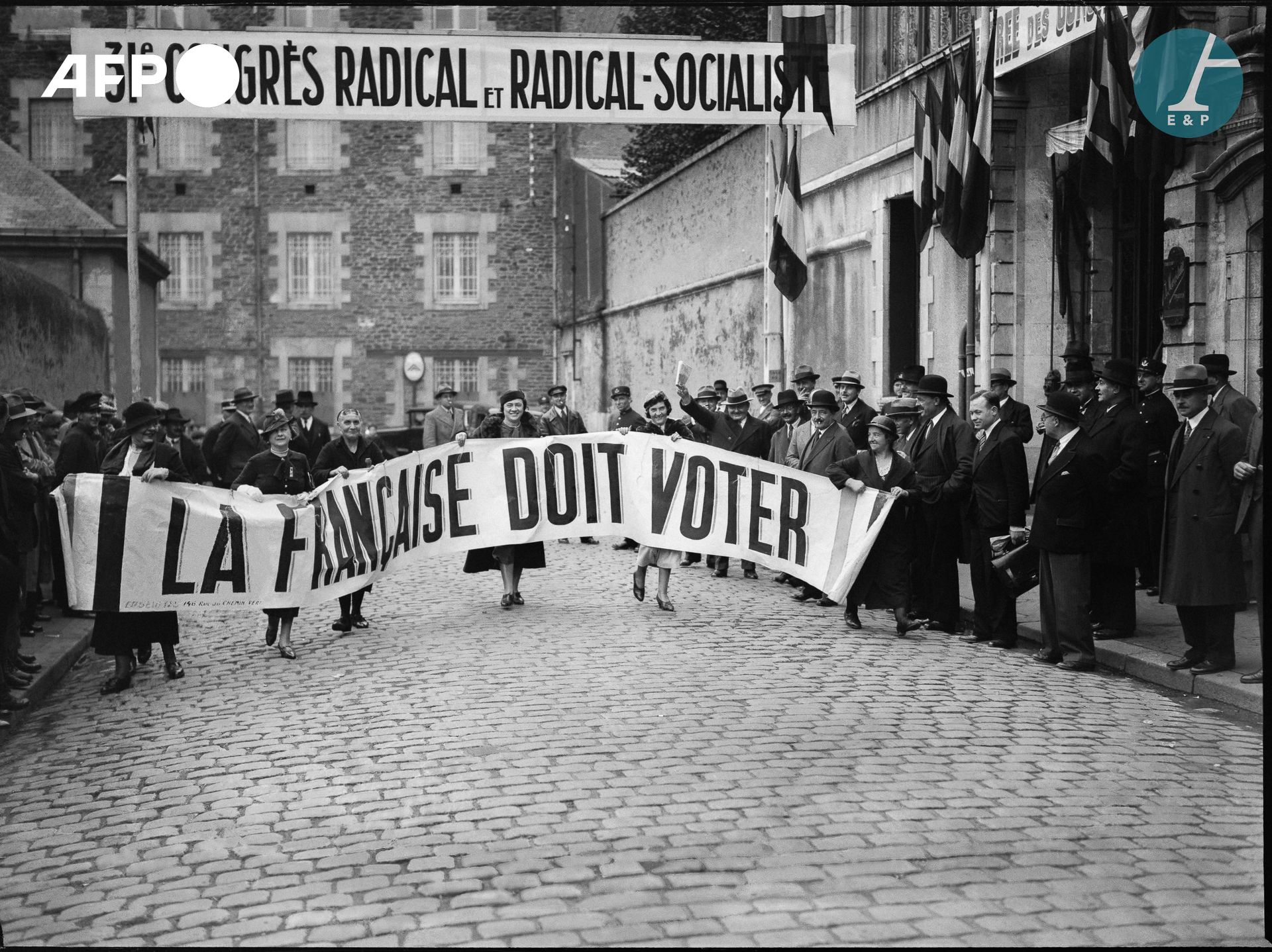 Null AFP

Le "suffragette" francesi manifestano per chiedere il diritto di voto &hellip;