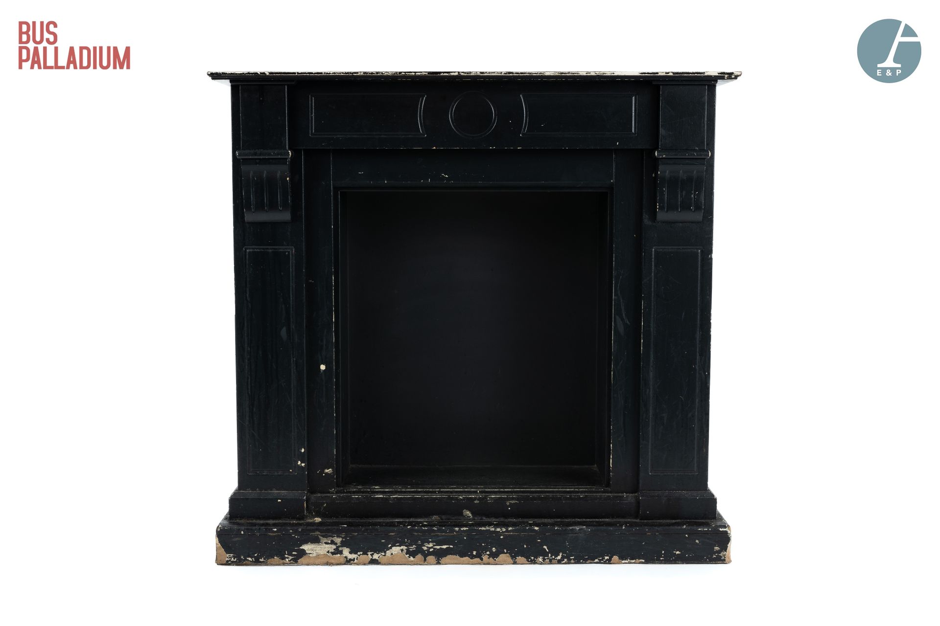 Null 从公交车上的第二间吸烟室出发



铸模和雕刻的木质壁炉架，黑色漆面。



高：104厘米 - 宽：111厘米 - 深：32厘米。



使用状况和&hellip;