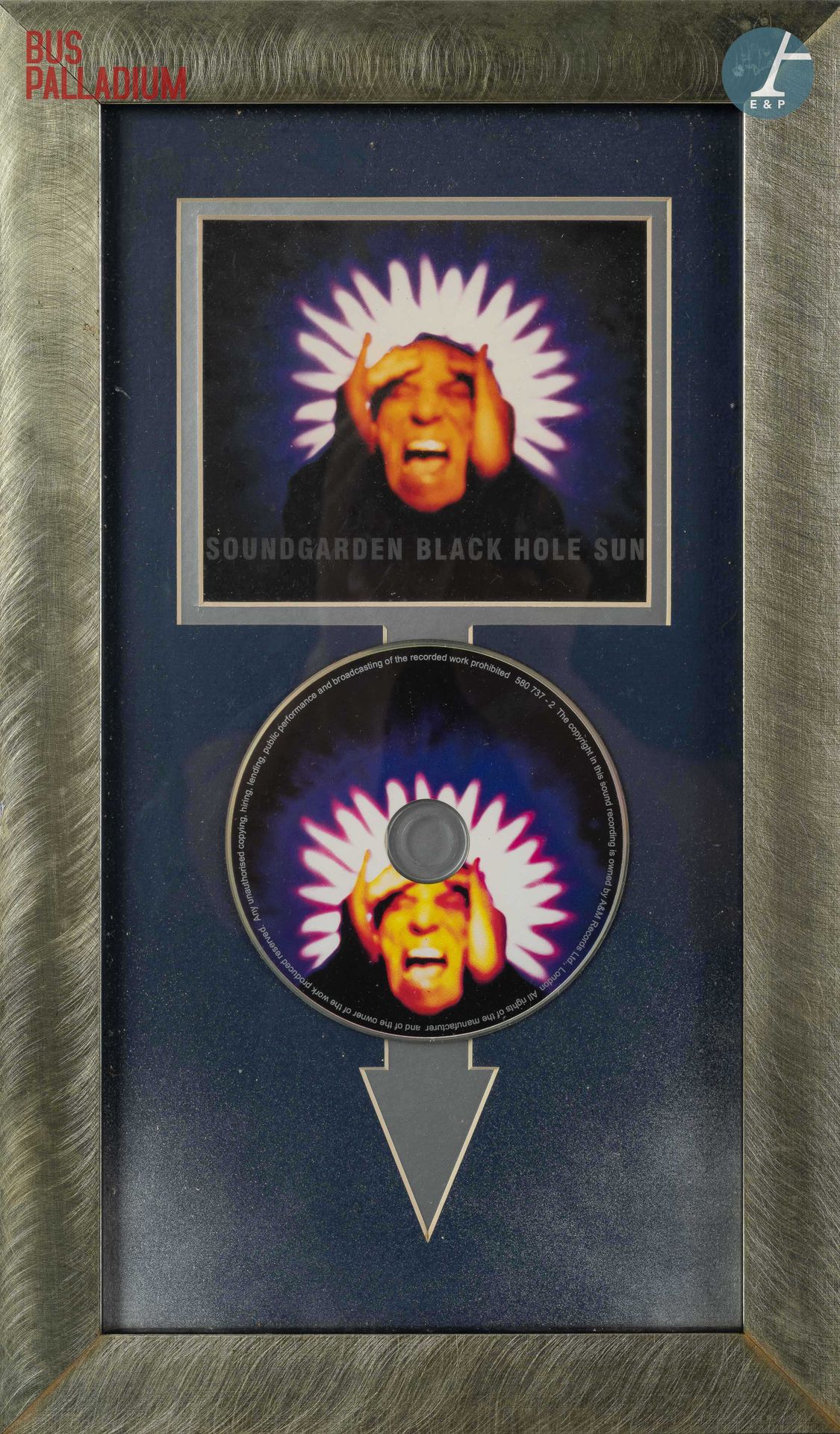 Null 从巴士大球场音乐厅出发



乐队Soundgarden的CD唱片，专辑 "Black Hole Sun"，装在一个银色的框架里。 



高：42厘&hellip;