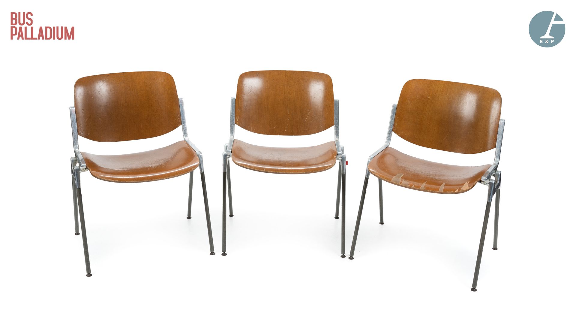 Null 从公交车上的一楼的酒吧出发



Giancarlo PIRETTI 设计师（生于1940年） CASTELLI JDC出版社



一套3把椅子，型&hellip;