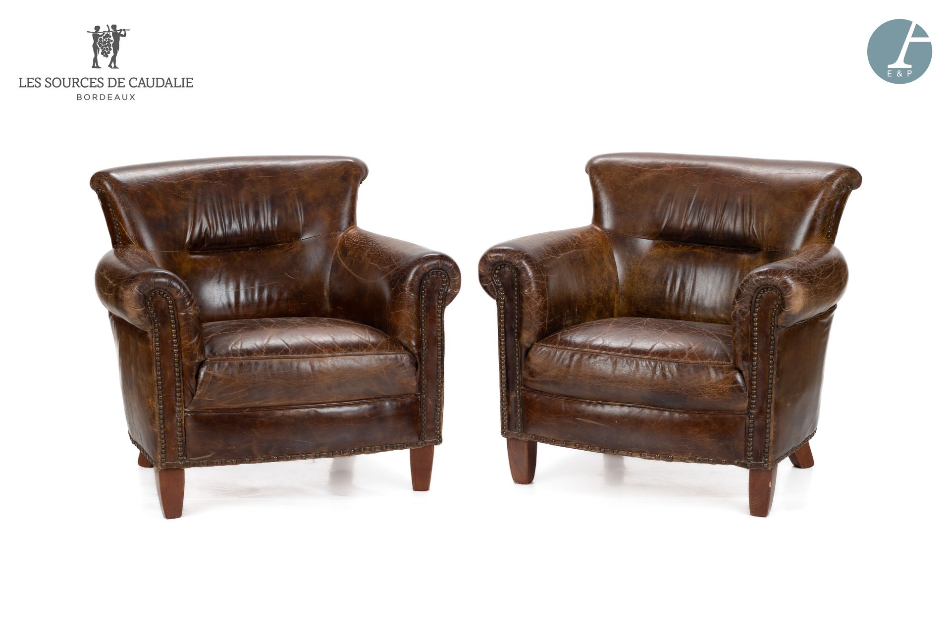 Null 源自Caudalie "Les Etampes" (Maison du Lièvre) 的25号房间
一对棕色皮革俱乐部椅
使用条件
高：73厘米 -&hellip;