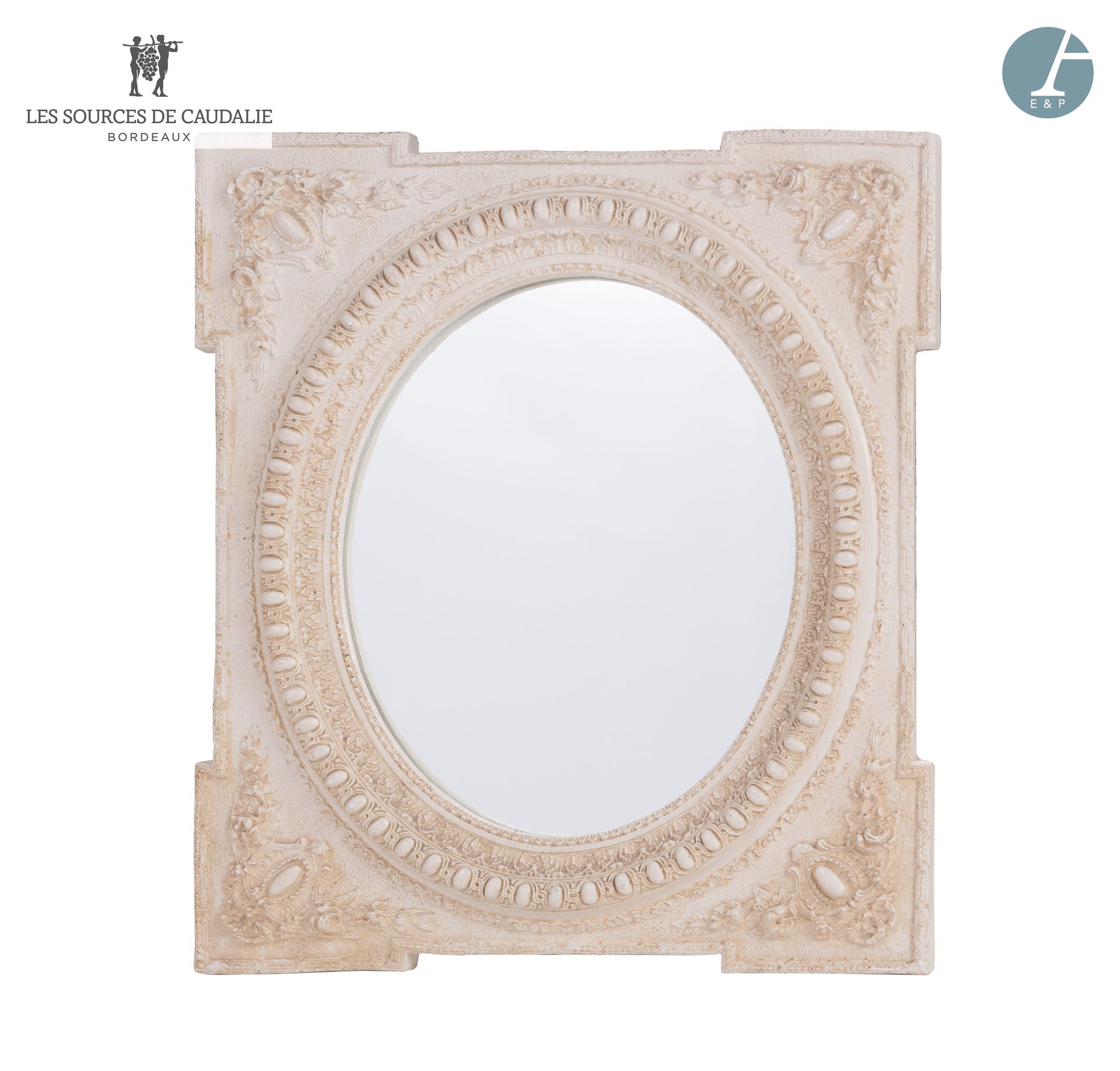 Null 来自 "Le Bon Temps"（Lièvre之家）Sources de Caudalie的24号房间。
椭圆形的模塑石膏镜，带有白色的铜锈。
高：&hellip;