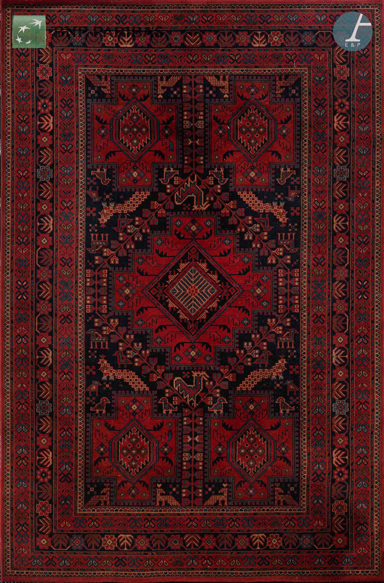 Null 路易-德-波尔塔的房子 
机械地毯，"Mossoul "型号，纯羊毛天鹅绒，红底辫子装饰。
使用状况，侧面有磨损。

300x200cm