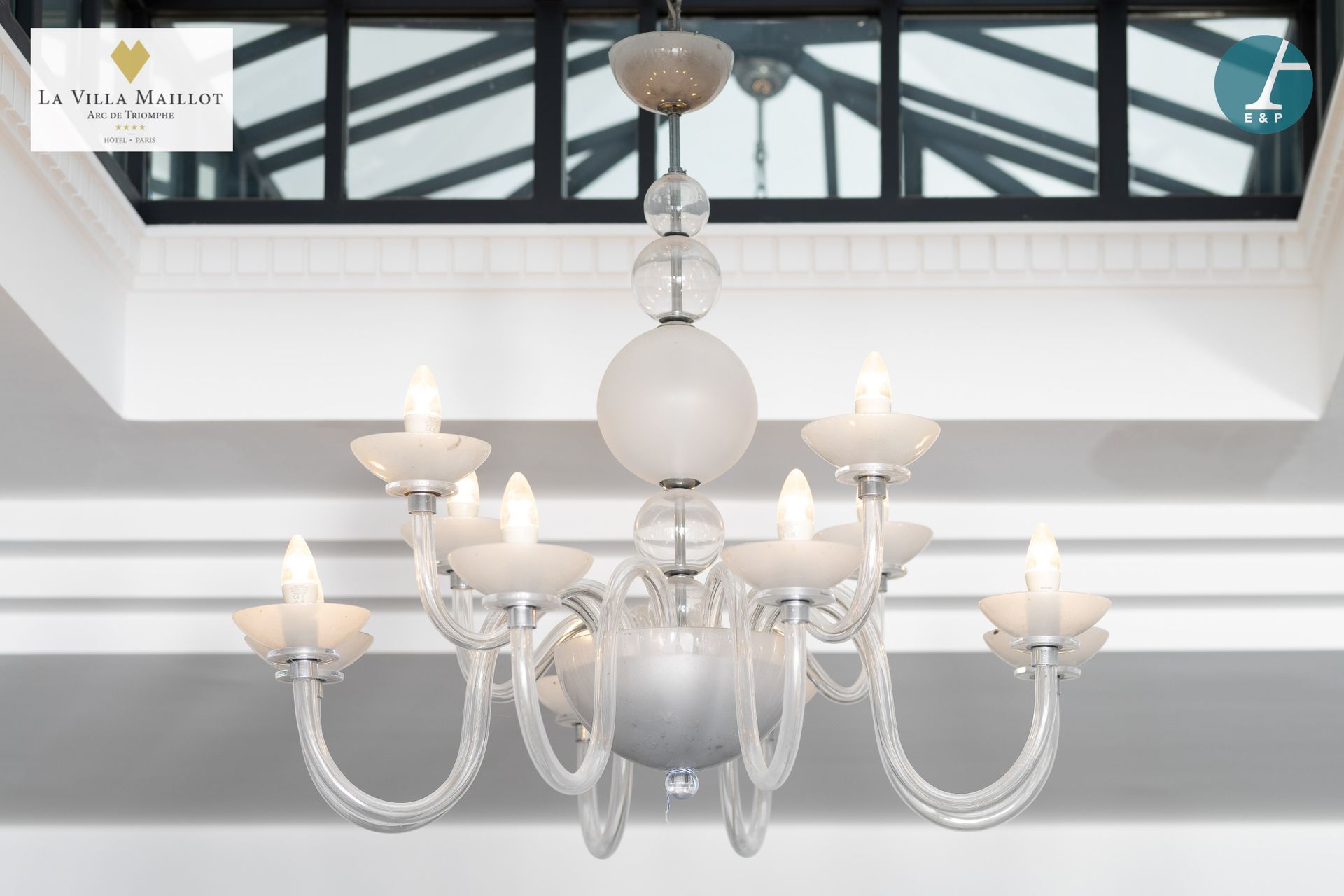 Null Crystal chandelier, semi-spherical bowl ceiling, shaft with row of five gla&hellip;