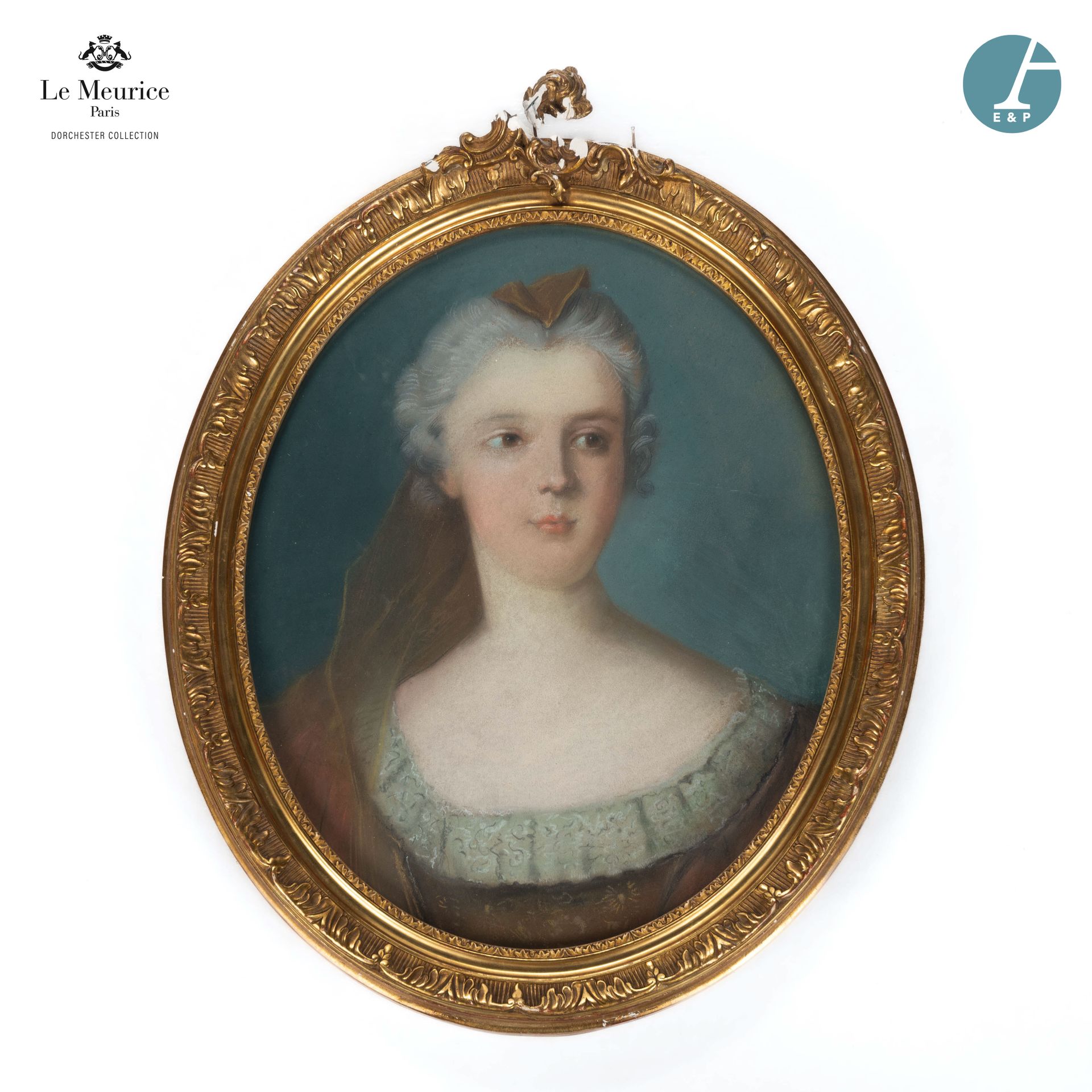 Null 来自Le Meurice酒店。
18世纪风格的法国学校。 
一个女人的肖像。
纸上粉笔画。 
椭圆形鎏金木框架（已损坏）。
尺寸（如图）：43 x 3&hellip;