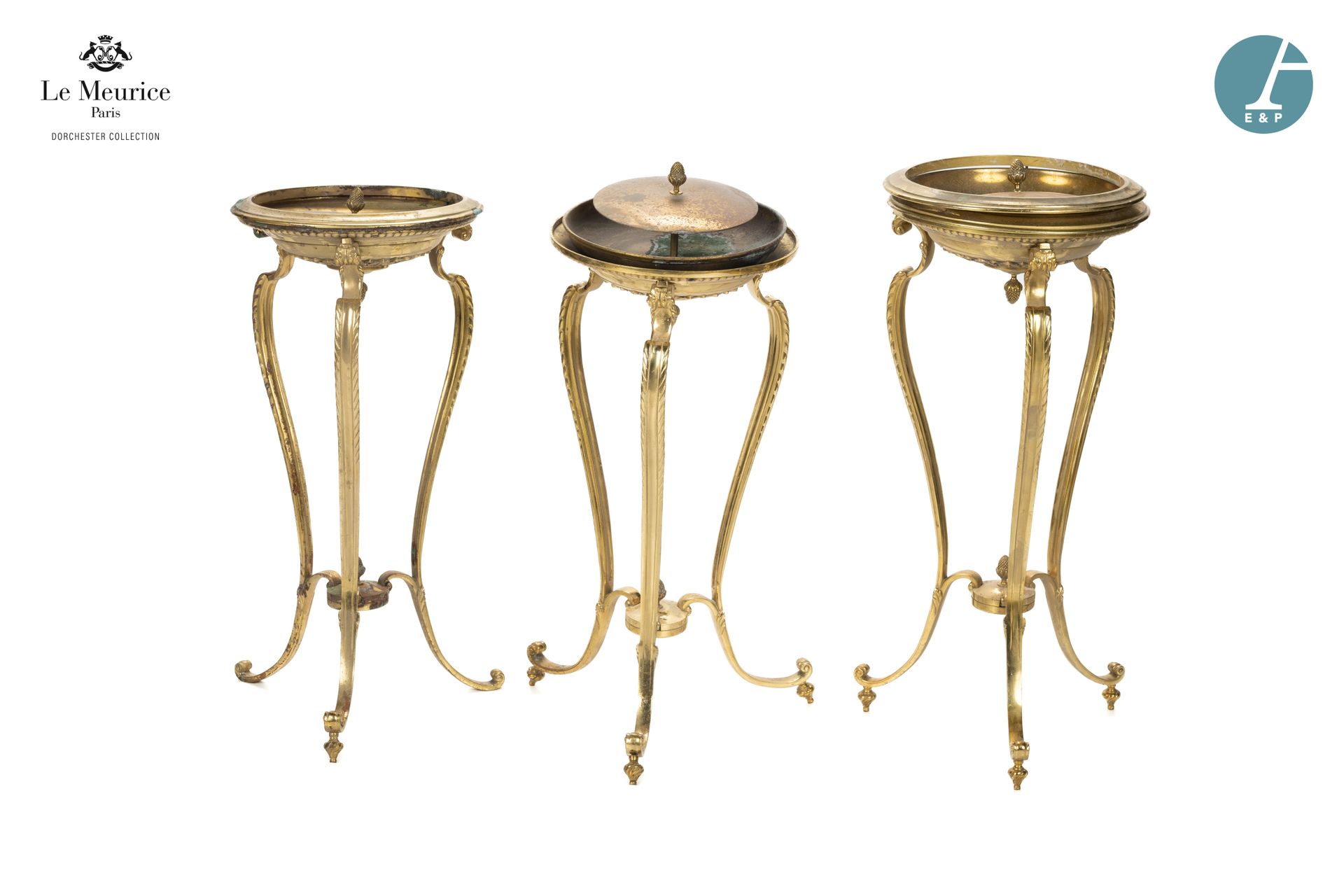 Null From the Hôtel Le Meurice.
Set of three gilt-bronze sellettes, the basin wi&hellip;