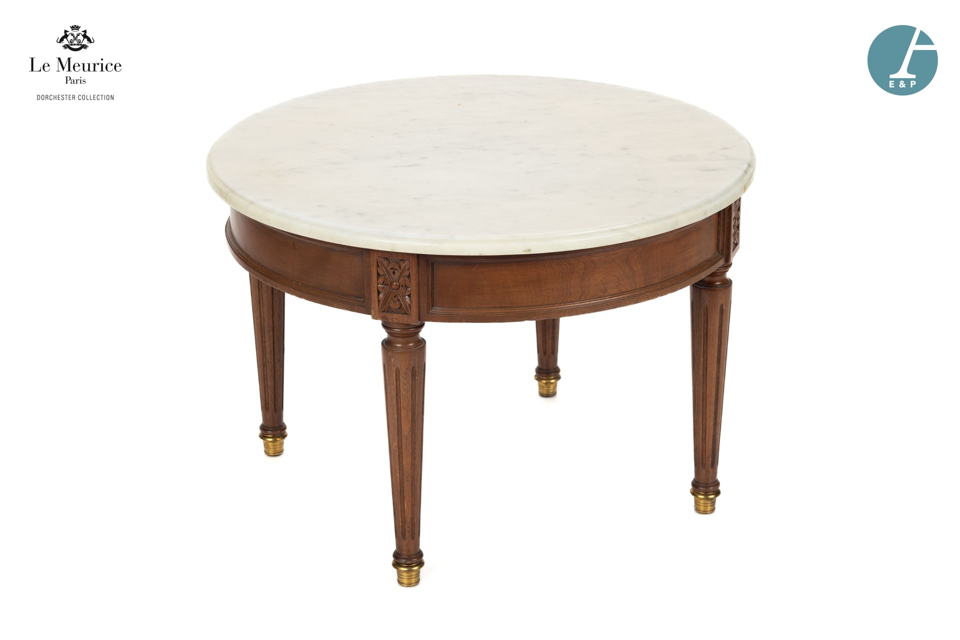 Null From Hôtel Le Meurice.
Circular coffee table in mahogany and mahogany venee&hellip;