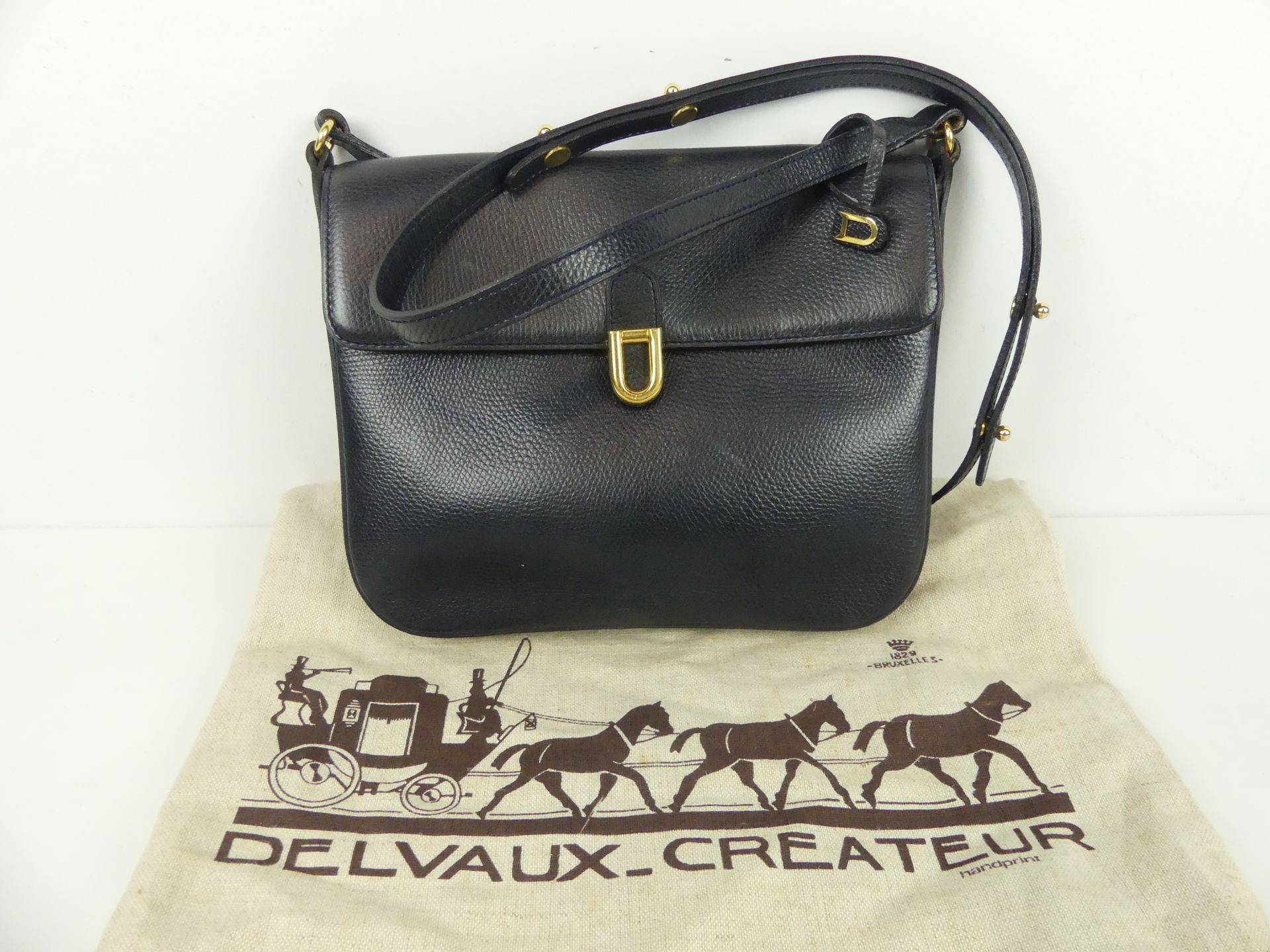 Delvaux, vintage bag in navy grained leather (H: 20 cm /…