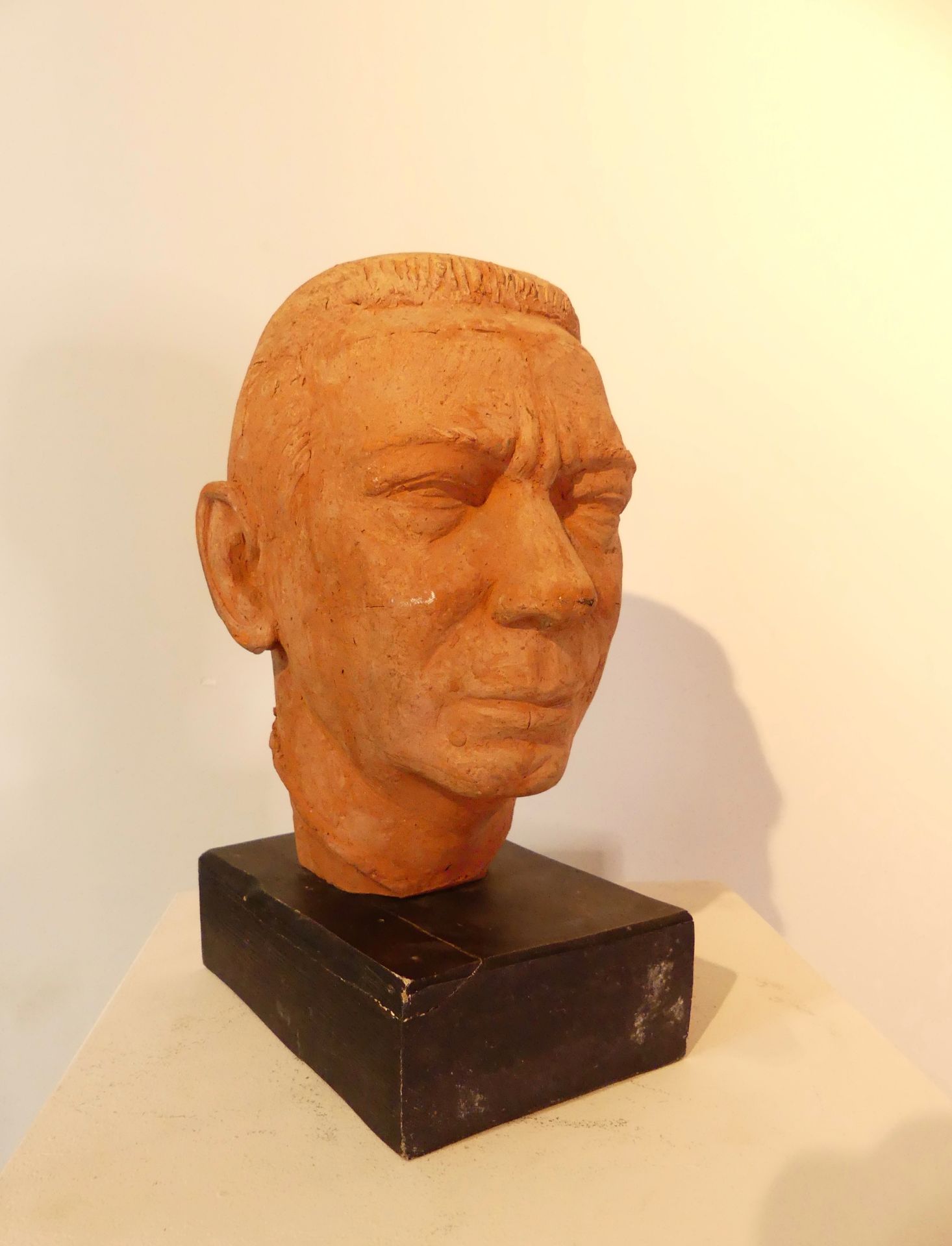 Null Antoine Vriens, 1970, terracotta bust of the poet Armand Bernier, wooden ba&hellip;