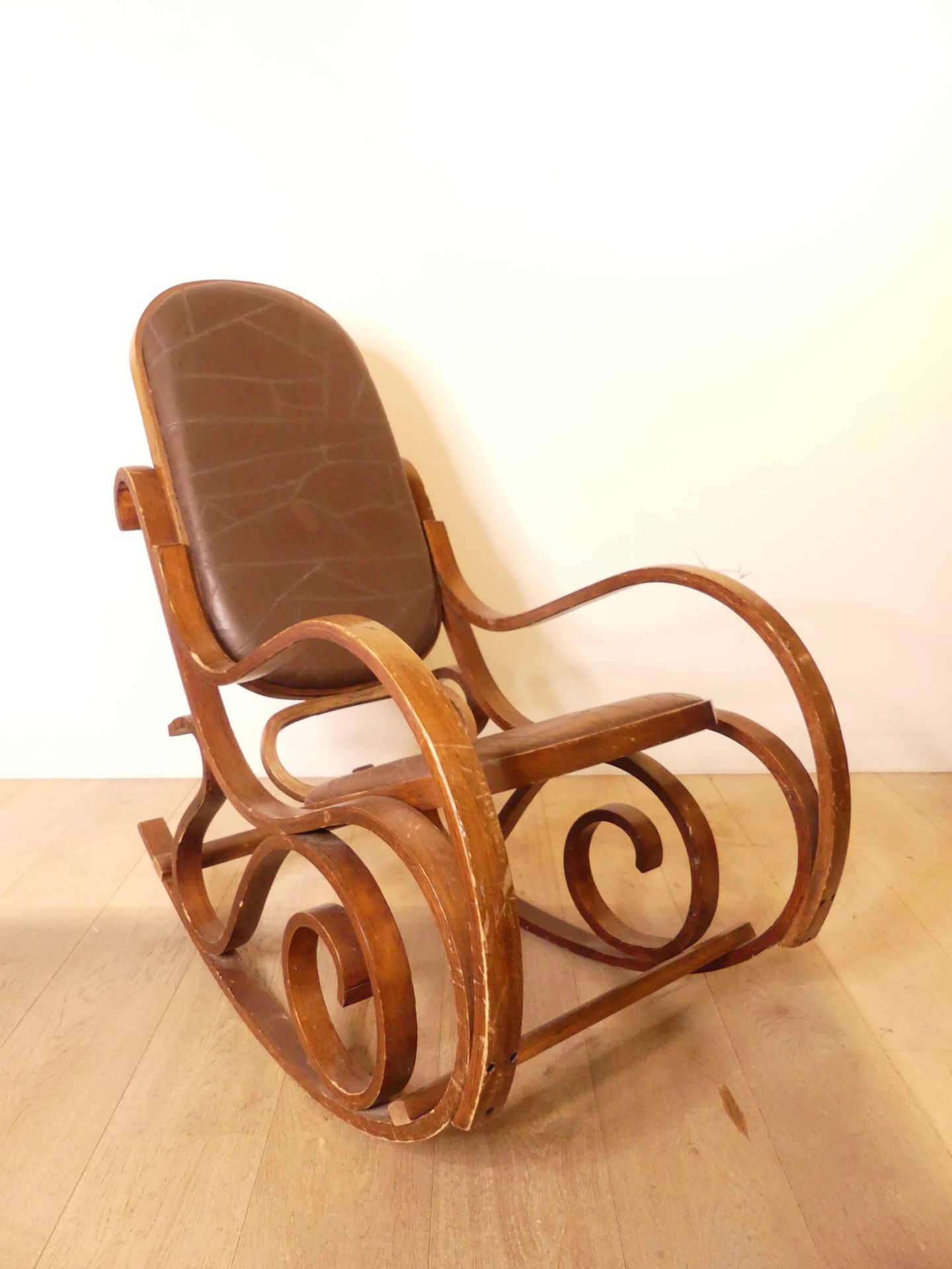 Null Rocking chair en bois avec assise en cuir marron (H: +ou - 100 cm)