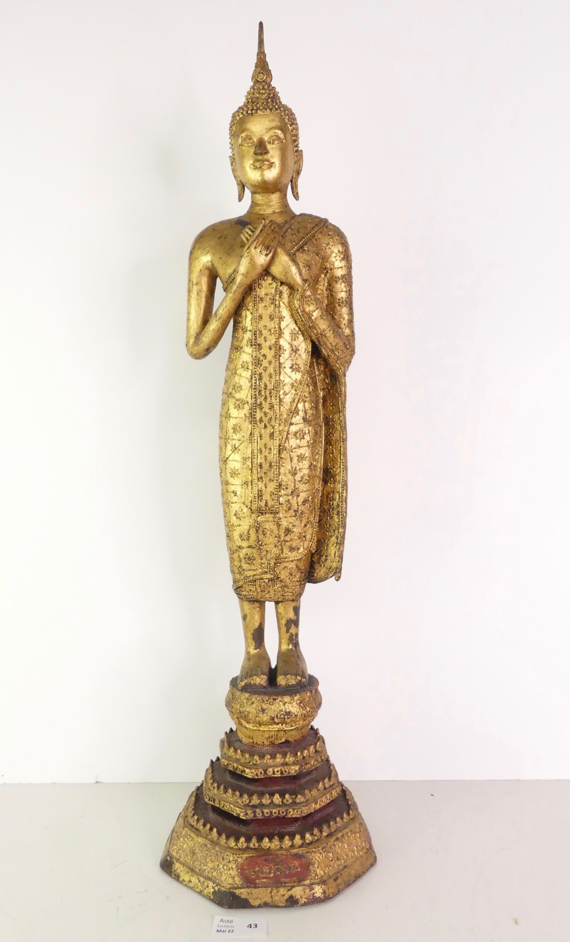 Null Thailand, großer stehender Buddha aus vergoldeter Bronze (H: 70 cm)