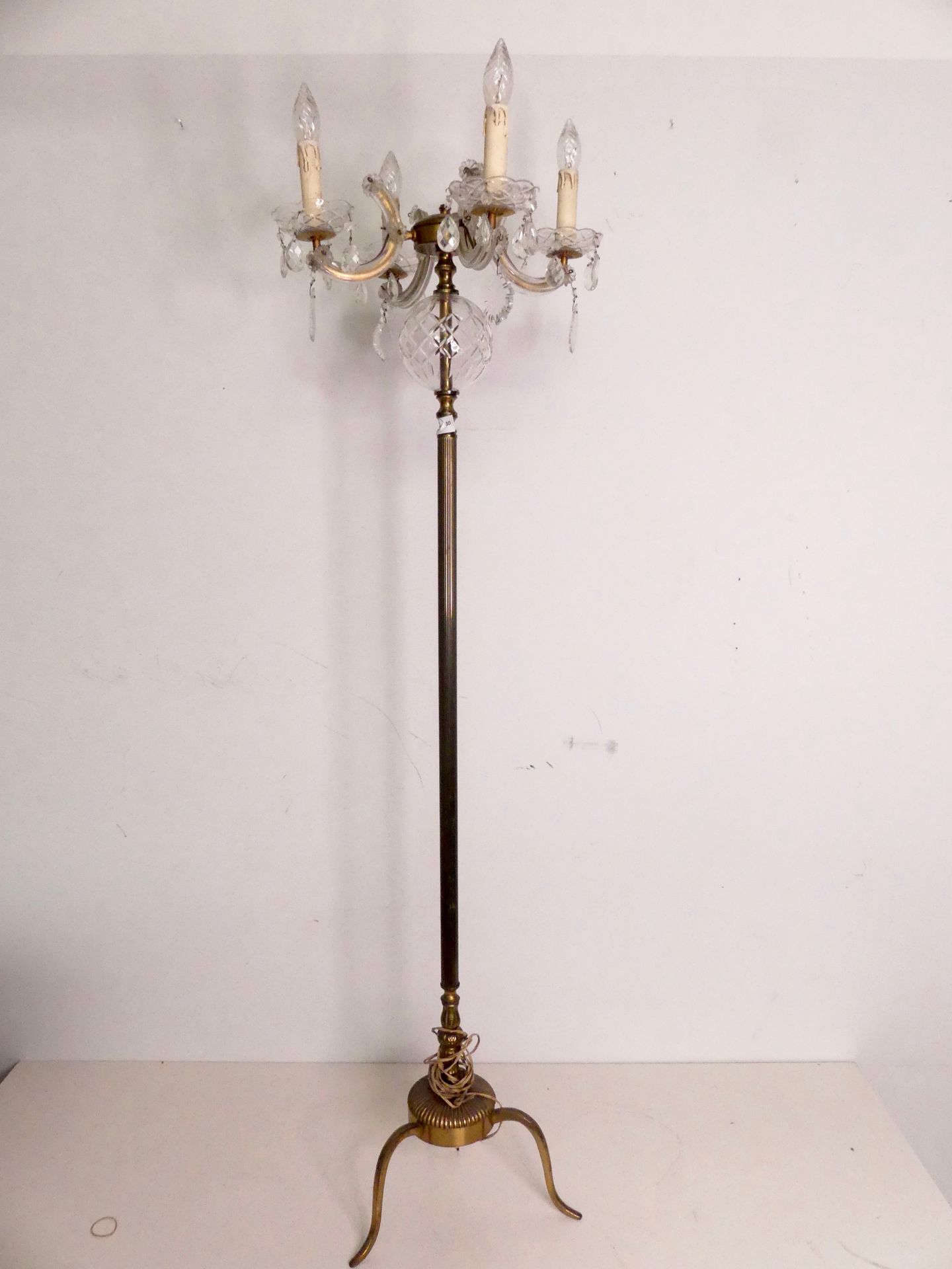 Lampadaire vintage 4 feux en bronze et verre (manques) (H: 150 cm)