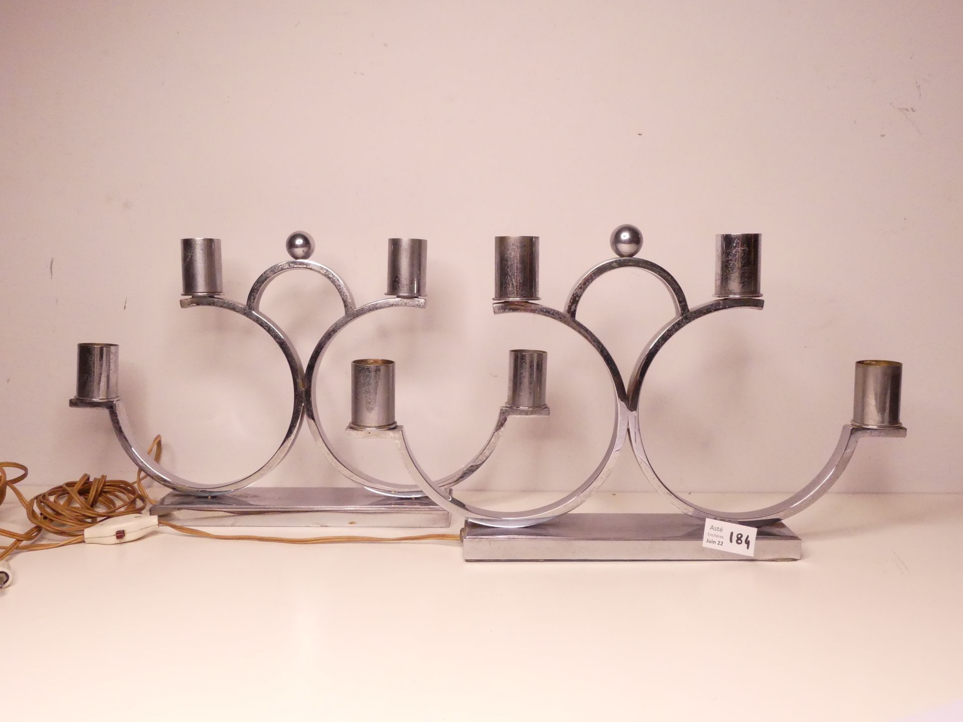 Null Paar Art-Deco-Tischlampen aus verchromtem Metall