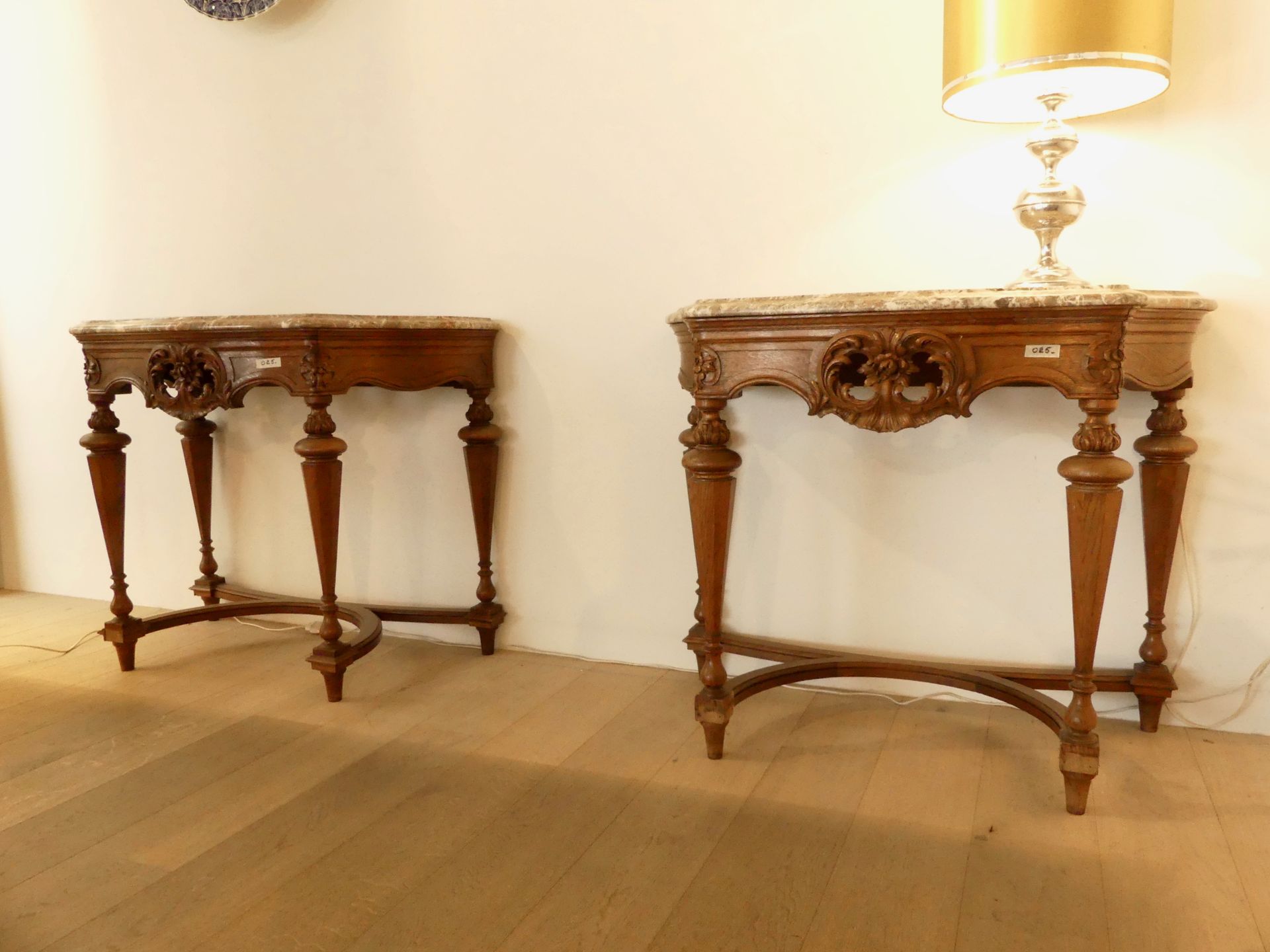 Null Pair of 19th century oak consoles, molded marble top, in good condition