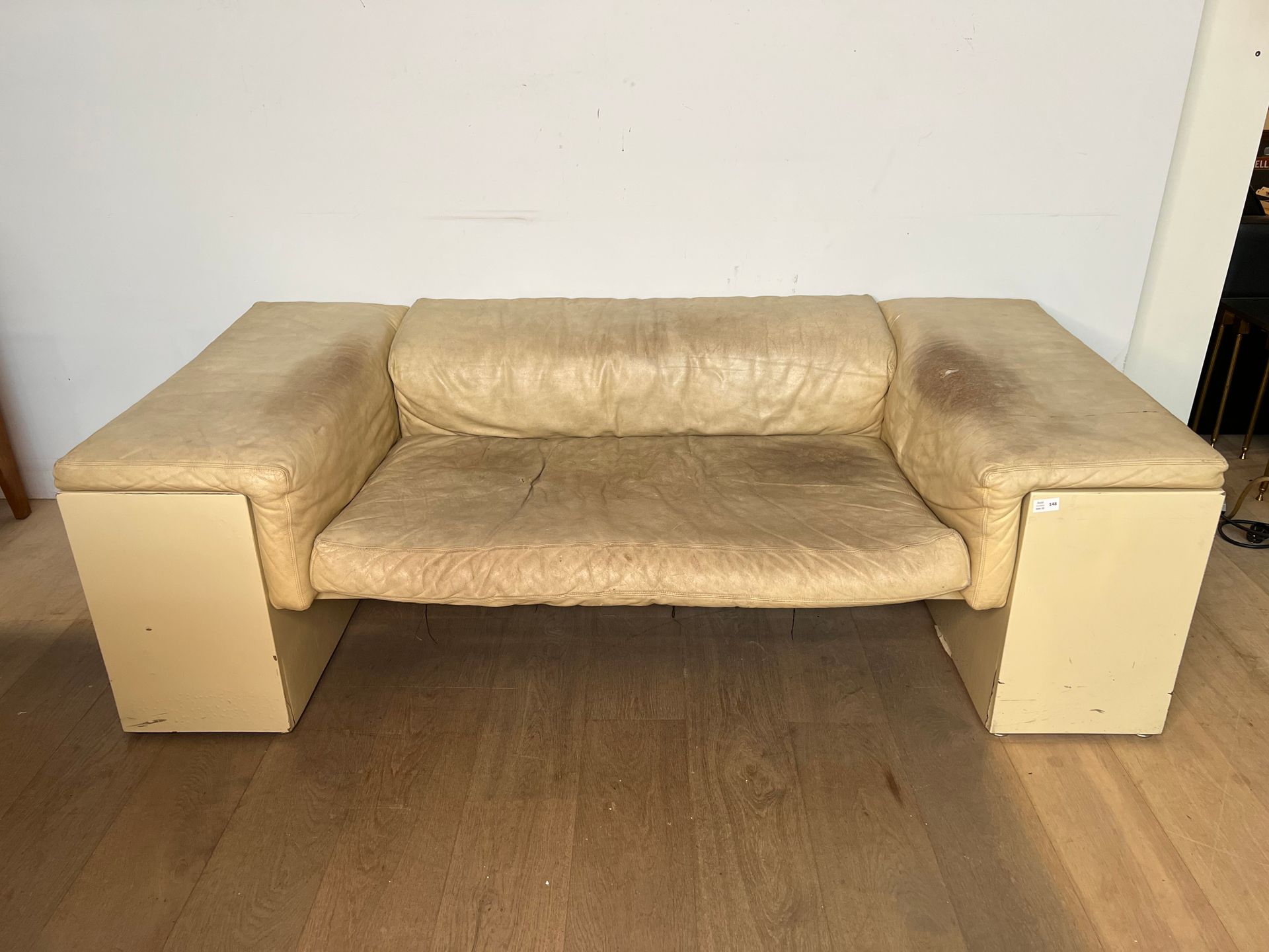 Null Cini Boeri为Knoll设计的2座复古皮革和漆木沙发（事故和破损）。