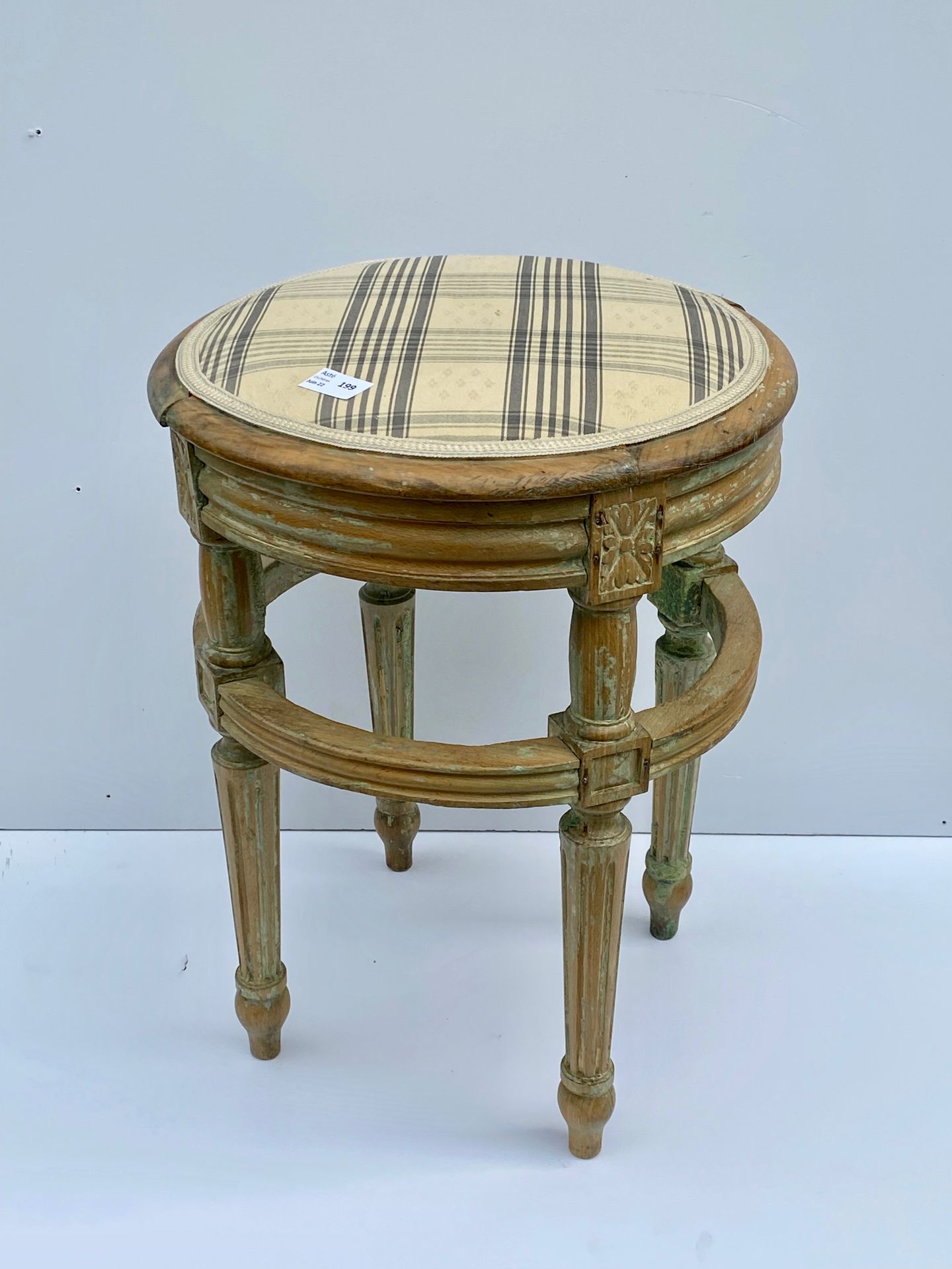 Null 
Stool in the Louix XVI style, 19th century, upholstered (H: 50 cm)