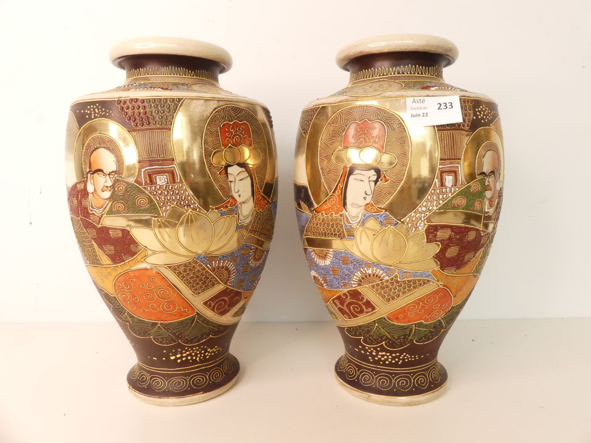Null Satsuma, paire de vases à décor symétrique (Ht:31)