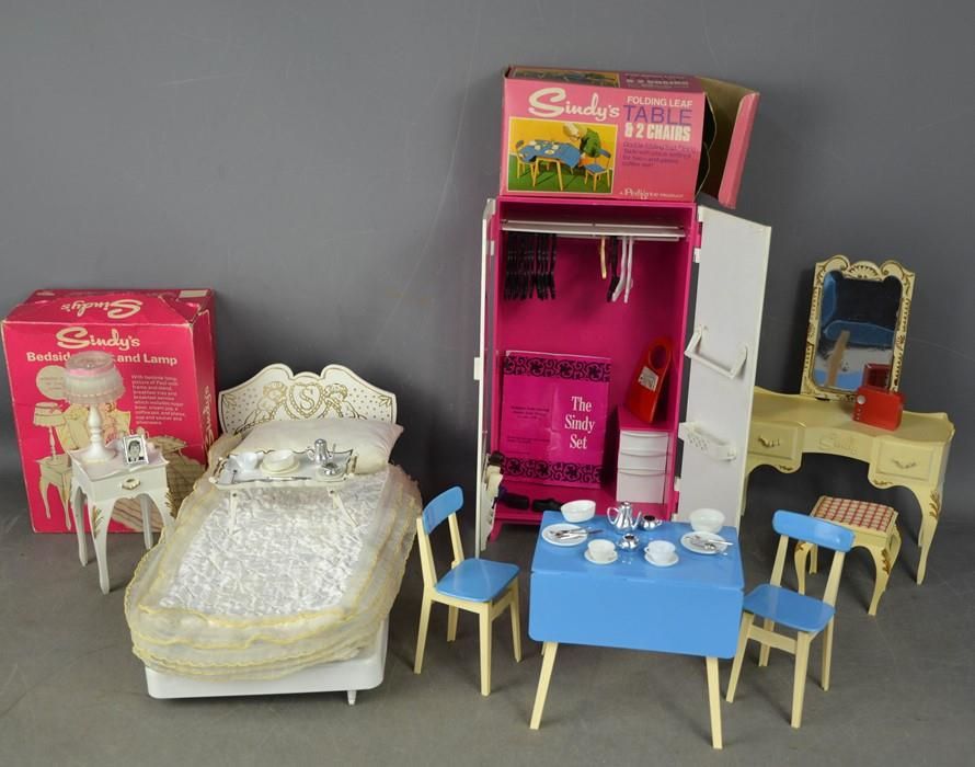 Null A group of vintage Sindy examples, to include wardrobe, bedside table and l&hellip;