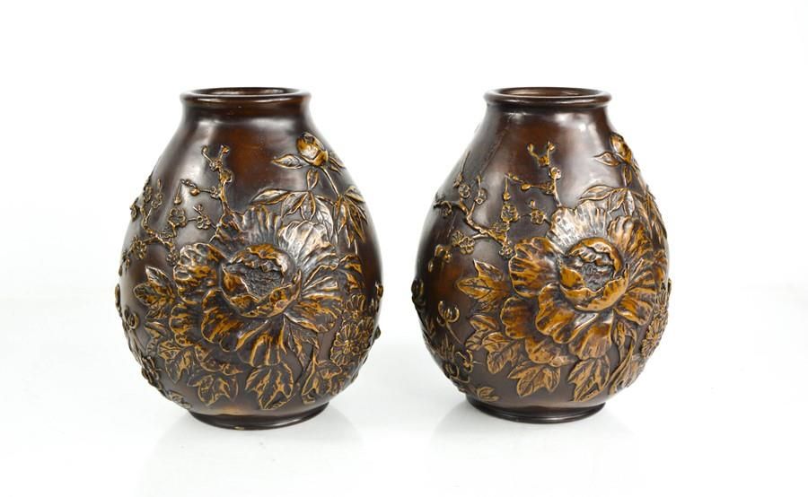 Null Paire de vases en bronze chinois/japonais du début du 19e siècle, décorés d&hellip;