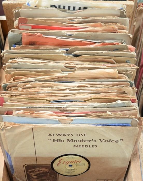 Null A group of 78rpm records to include Frankie laine, Dinah Shore, Jackie Glea&hellip;