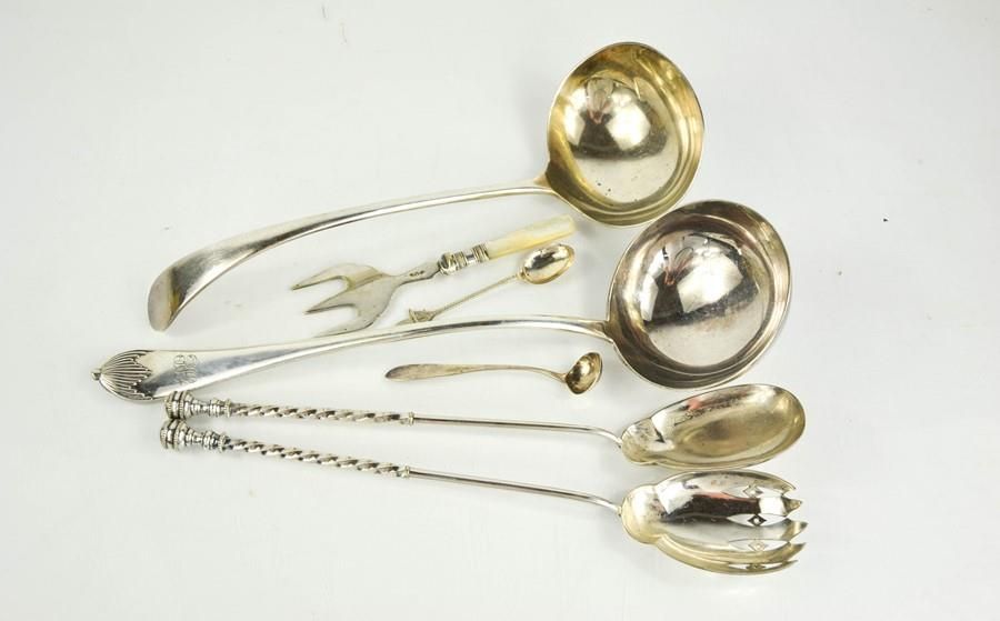Null A large Mappin & Webb silver plated ladle and a similar example, silver pla&hellip;