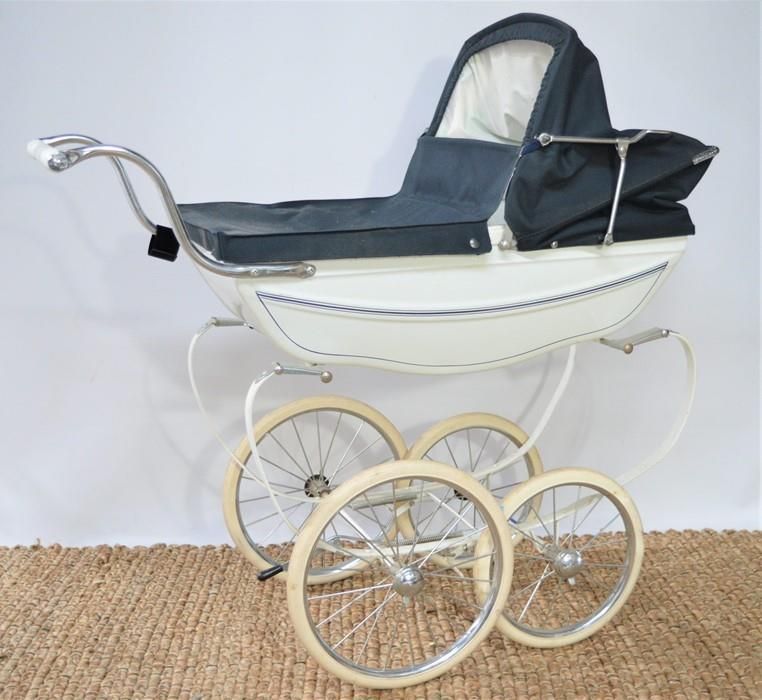 Null A vintage white and navy Silver-Cross coach built dolls pram