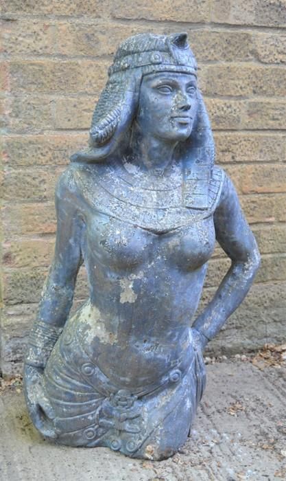 Null Statue de jardin égyptienne féminine, en pierre reconstituée. 81cms