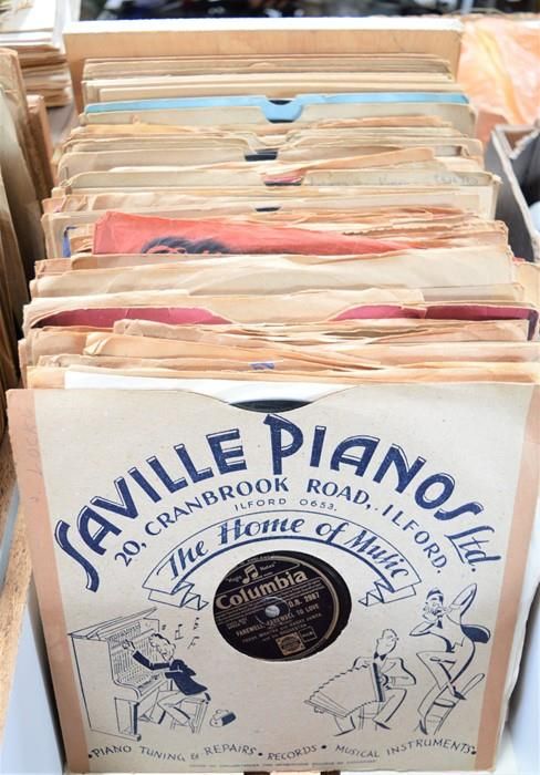 Null Un grupo de discos de 78rpm de Frank Sinatra que incluye algunos ejemplos t&hellip;