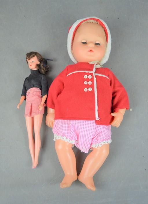 Null Una bambola originale Tiny Tears e una bambola vintage.