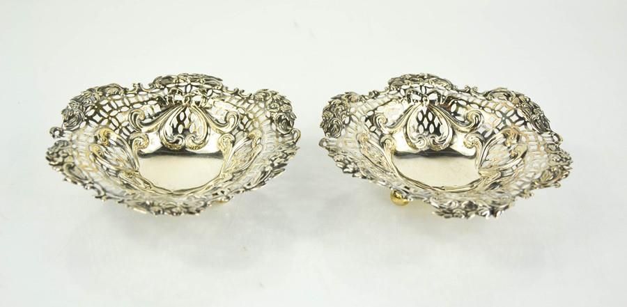 Null A pair of silver dishes, pierced and embossed with decoration, and raised o&hellip;