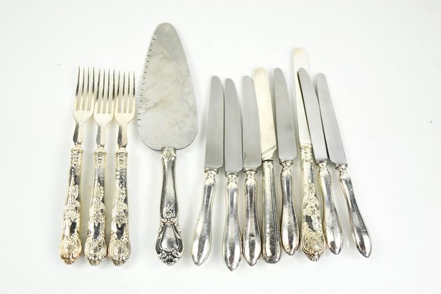 Null A set of six silver handled butter knives, part set of silver handled knive&hellip;