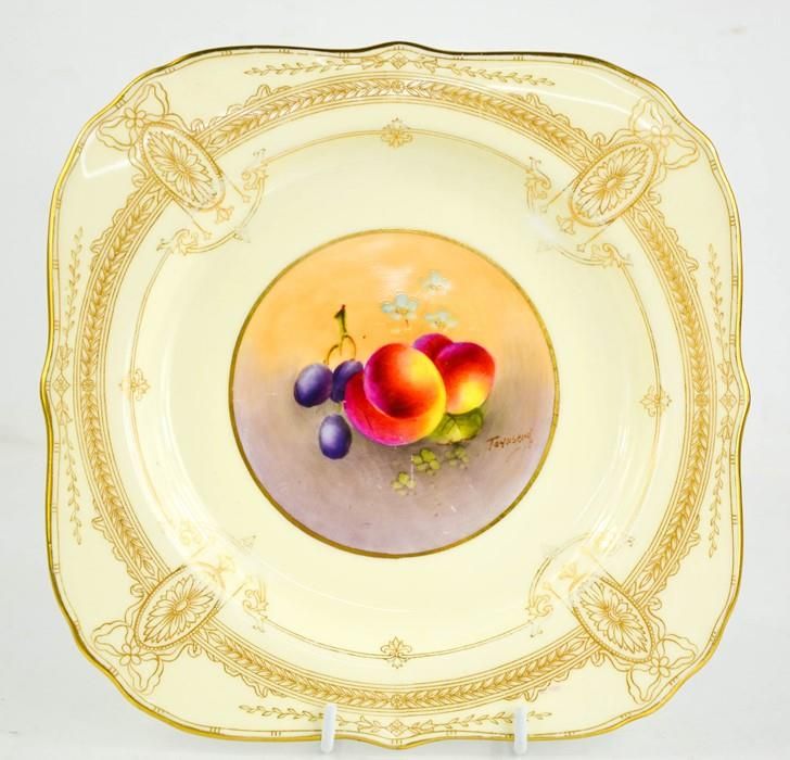 Null Une assiette Royal Worcester de forme carrée, dans le style Art Nouveau, pe&hellip;