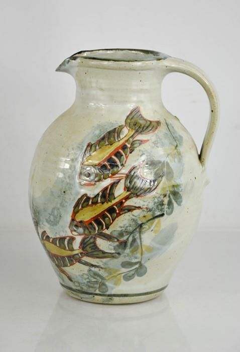 Null Colin Kellam (né en 1942) ; un pichet en grès décoré de poissons, poterie d&hellip;