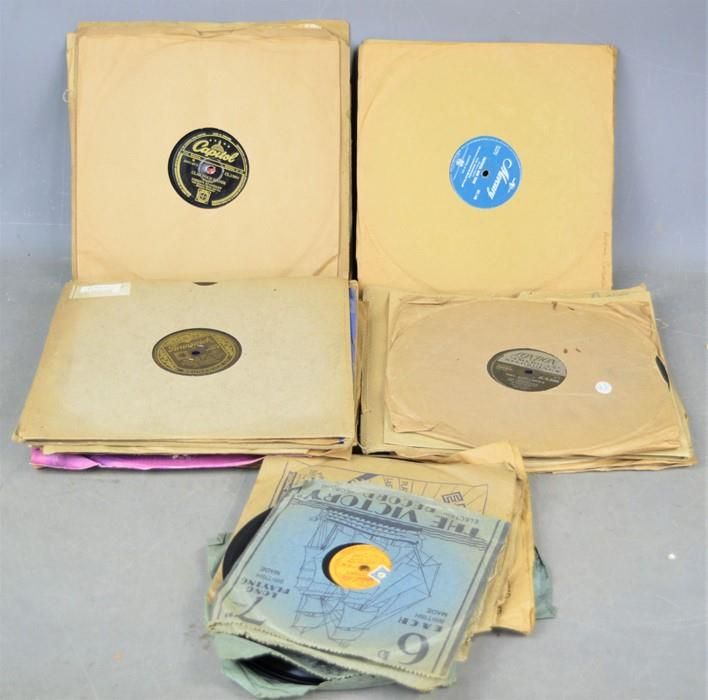 Null Un grupo de discos de colección de 78rpm que incluye a Danny and The Junior&hellip;