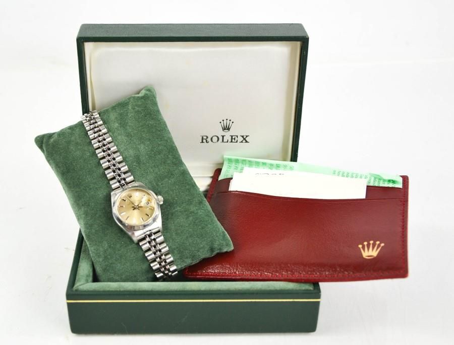 Null 一块劳力士蚝式恒动女式不锈钢腕表，连同带保证书的原版皮夹和原版展示盒。