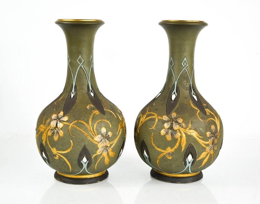 Null Edith D Lupton (c.1875-1890) : une paire de vases Doulton Lambeth Art Nouve&hellip;