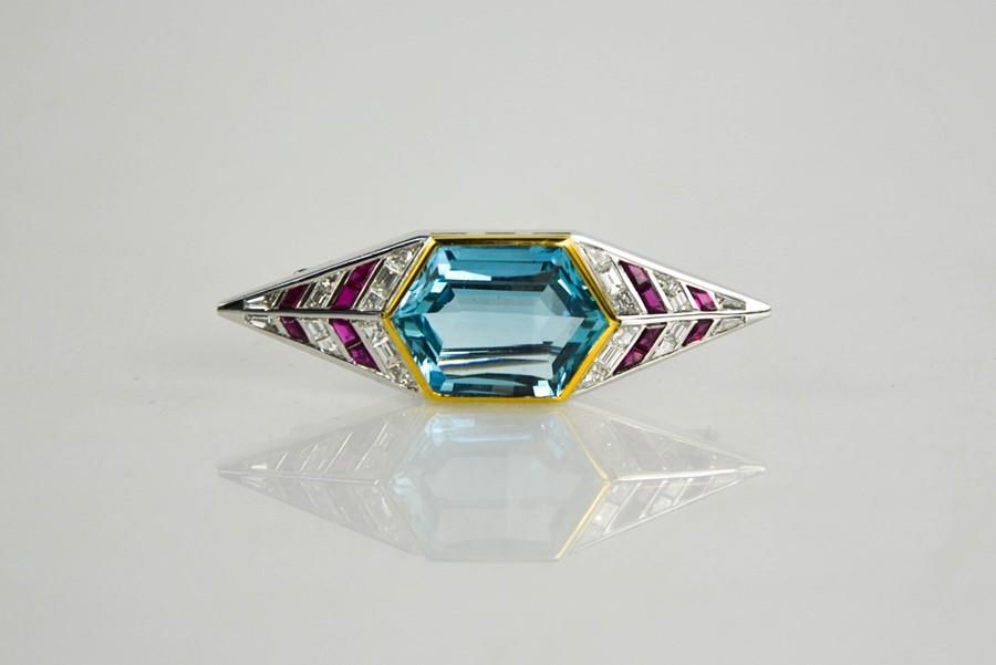 Null An Art Deco 18ct yellow gold, platinum, ruby, diamond and aquamarine brooch&hellip;