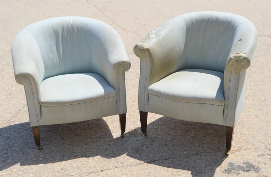 Null Zwei Wannenstühle aus dem frühen 20. Jahrhundert, bezogen mit hellblauem St&hellip;